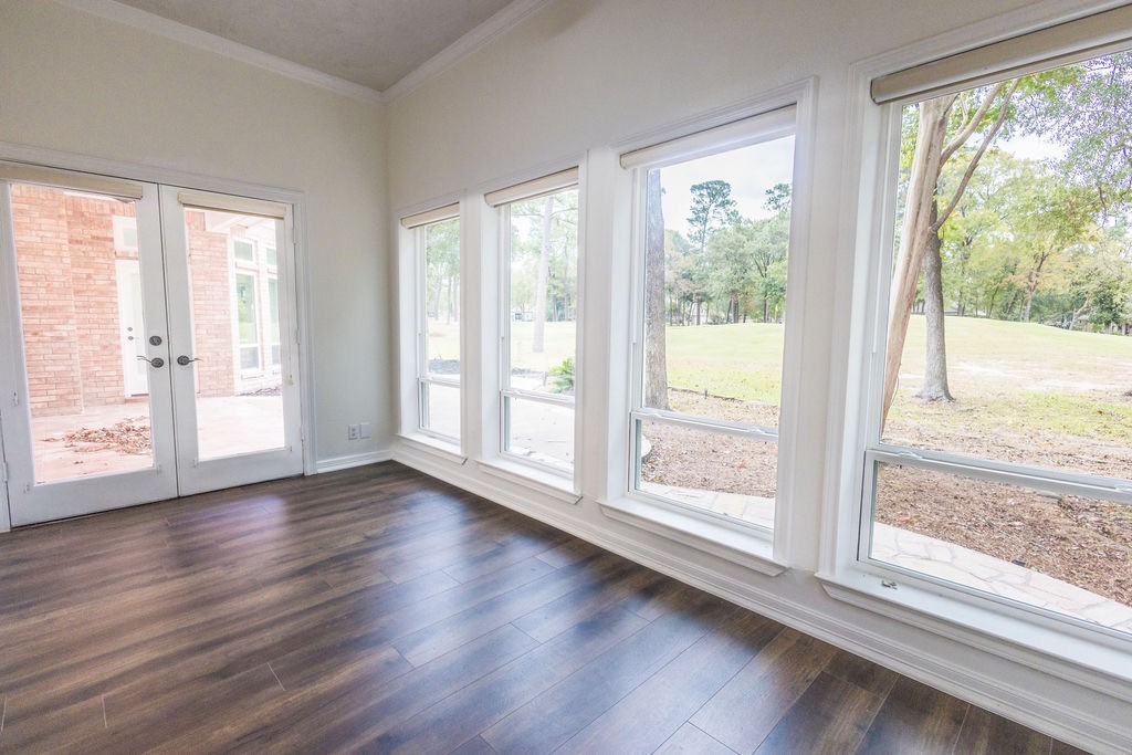 Sun room, game room, dining room or whatever your heart desire. This flex room has a fantastic view of the Golfcourse