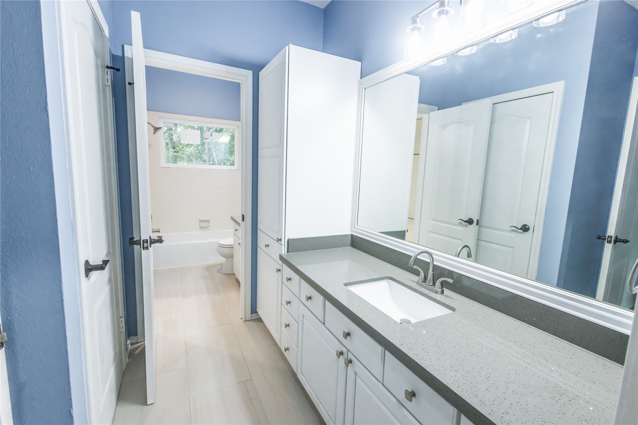 Secondary bathroom upstairs