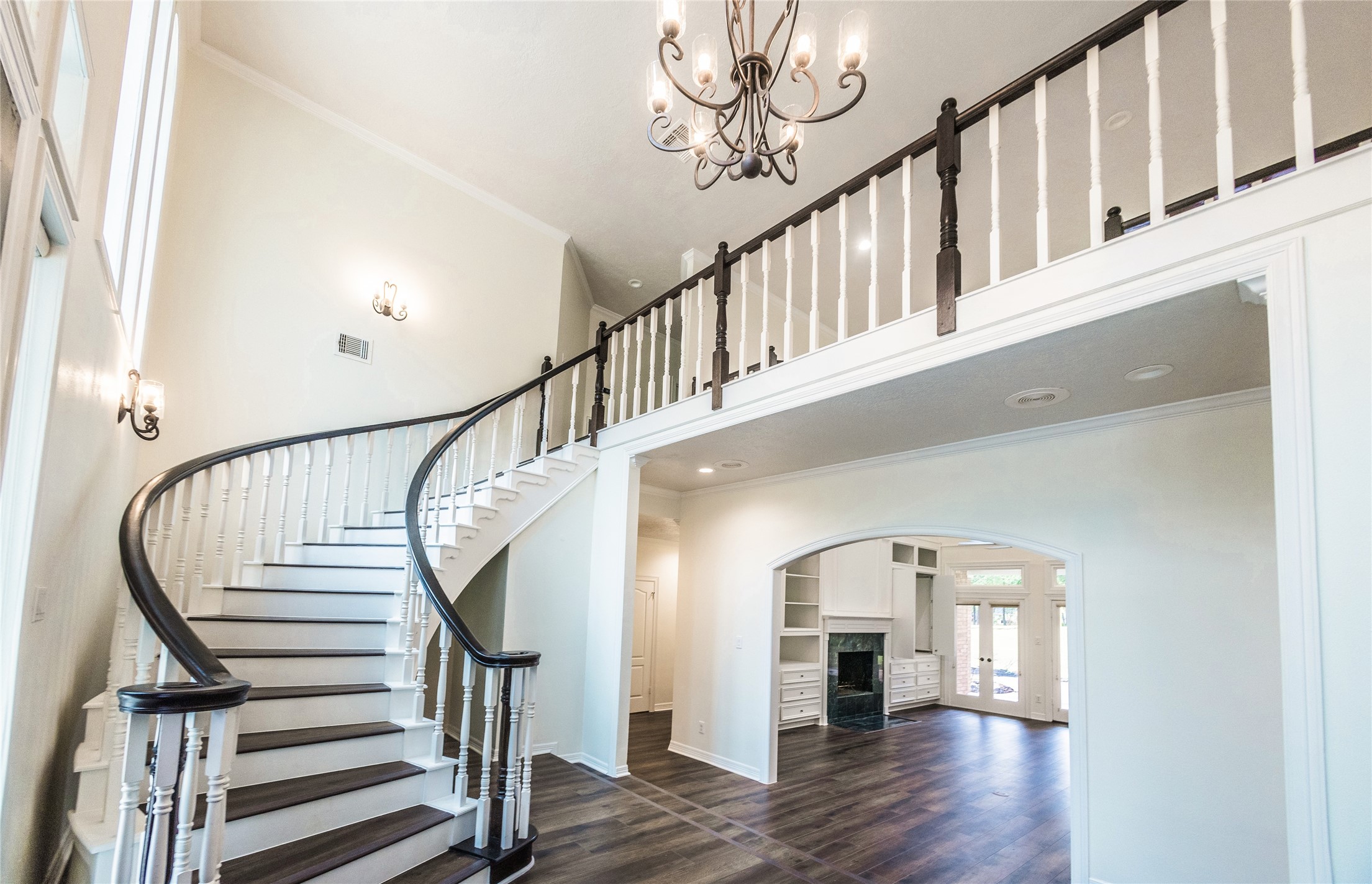 Look at this curving stairs
