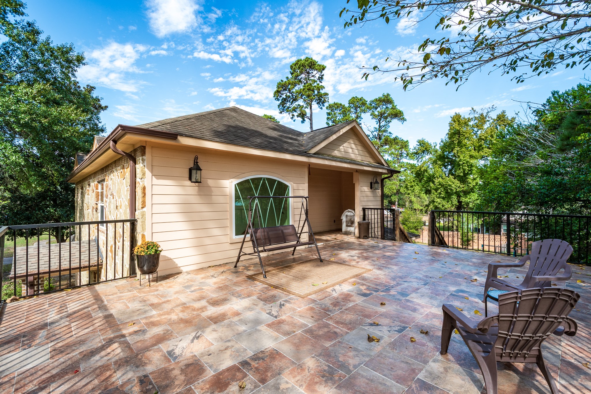 Beautiful terrace with room to relax and access to the back yard.