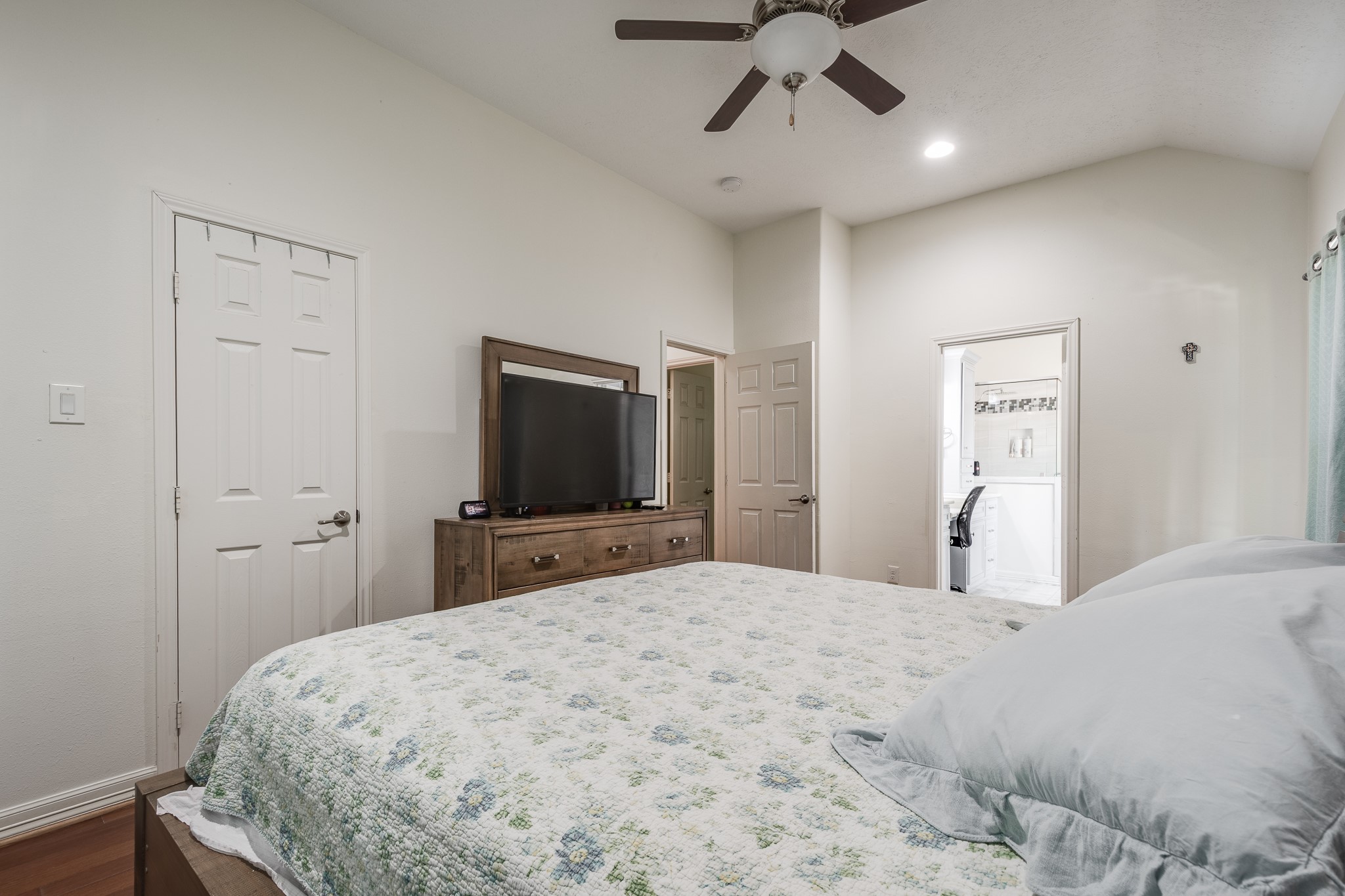 305 Hill Brook Lane, Conroe, TX 77385