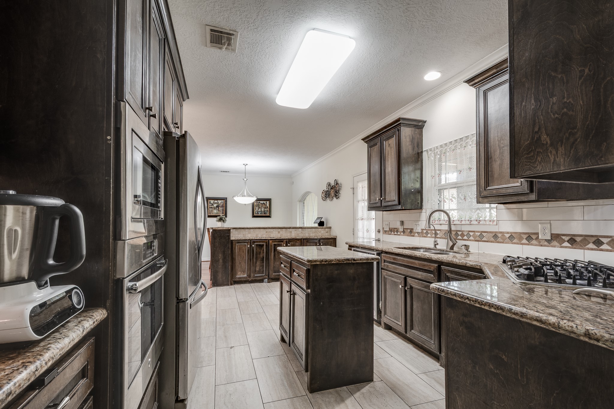 305 Hill Brook Lane, Conroe, TX 77385