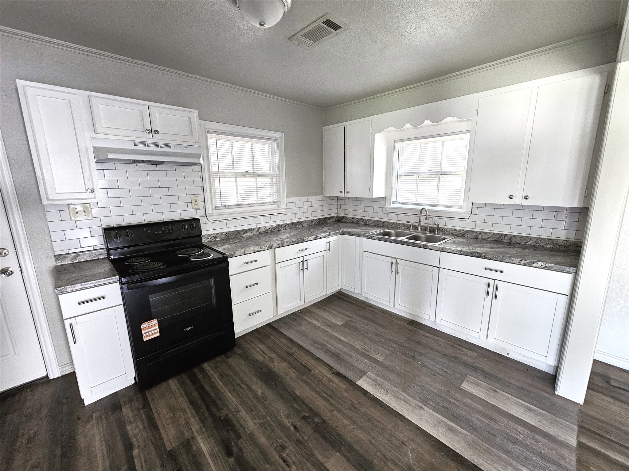 806 17th Avenue N, Texas City, TX 77590