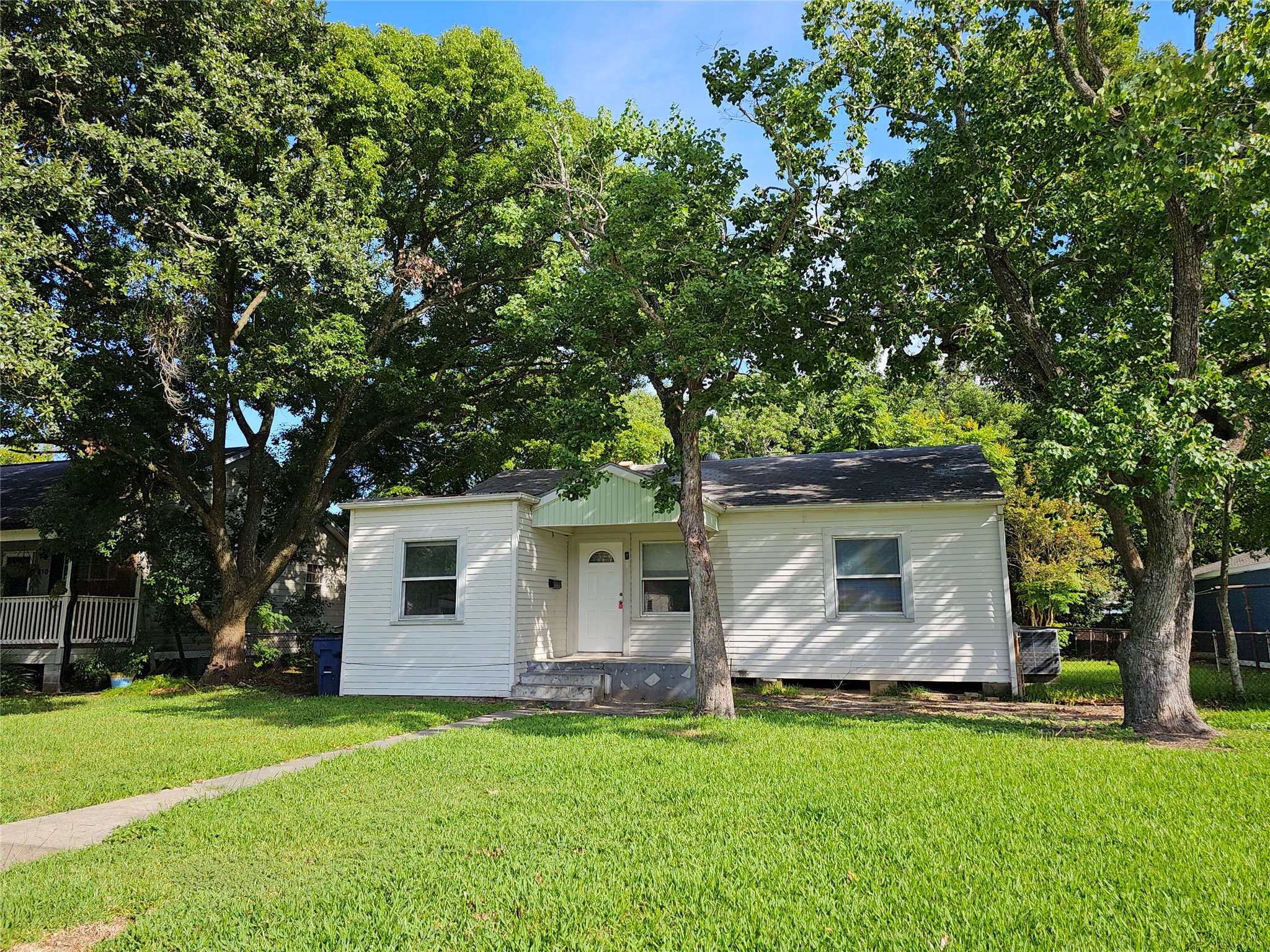 806 17th Avenue N, Texas City, TX 77590