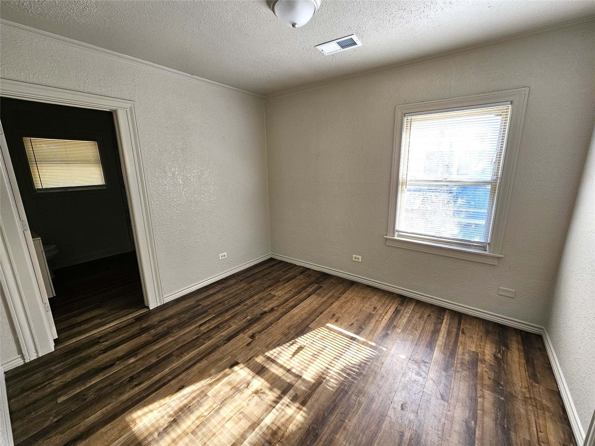 806 17th Avenue N, Texas City, TX 77590