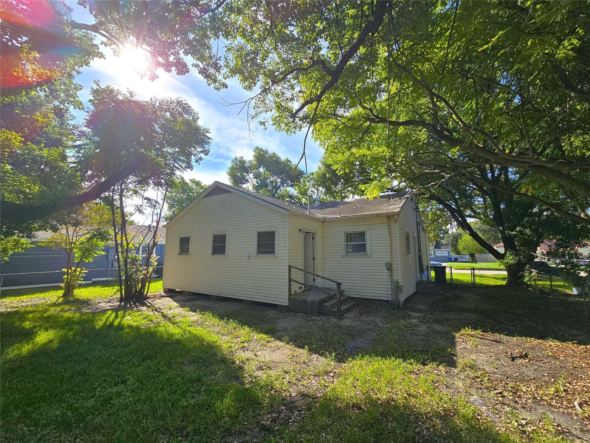 806 17th Avenue N, Texas City, TX 77590