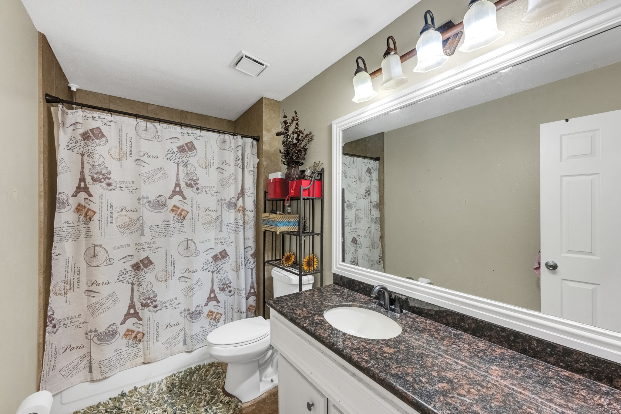 Full guest bathroom upstairs