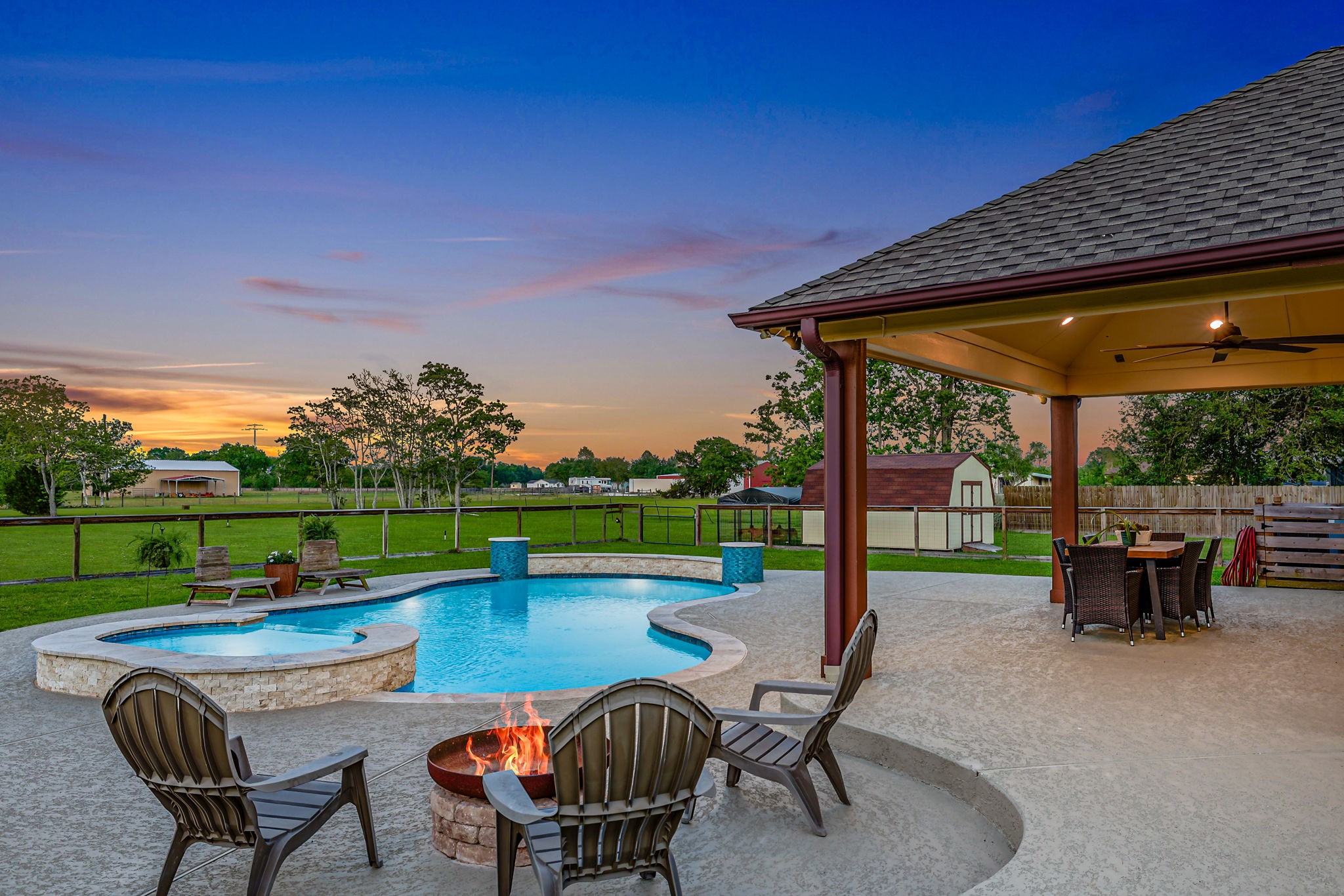 Stunning views of the Texas sunsets right from your own back yard oasis!