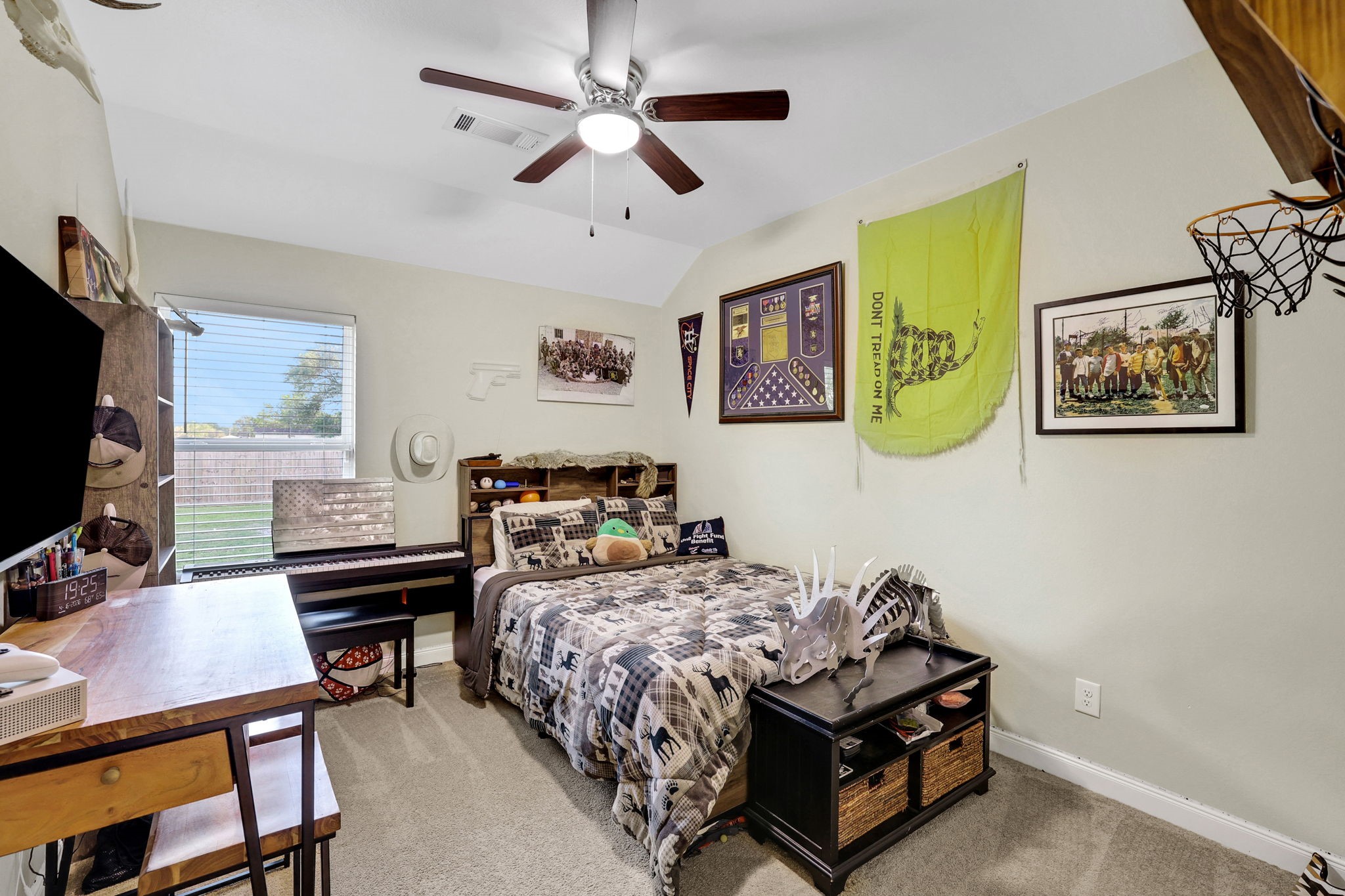 Secondary bedroom