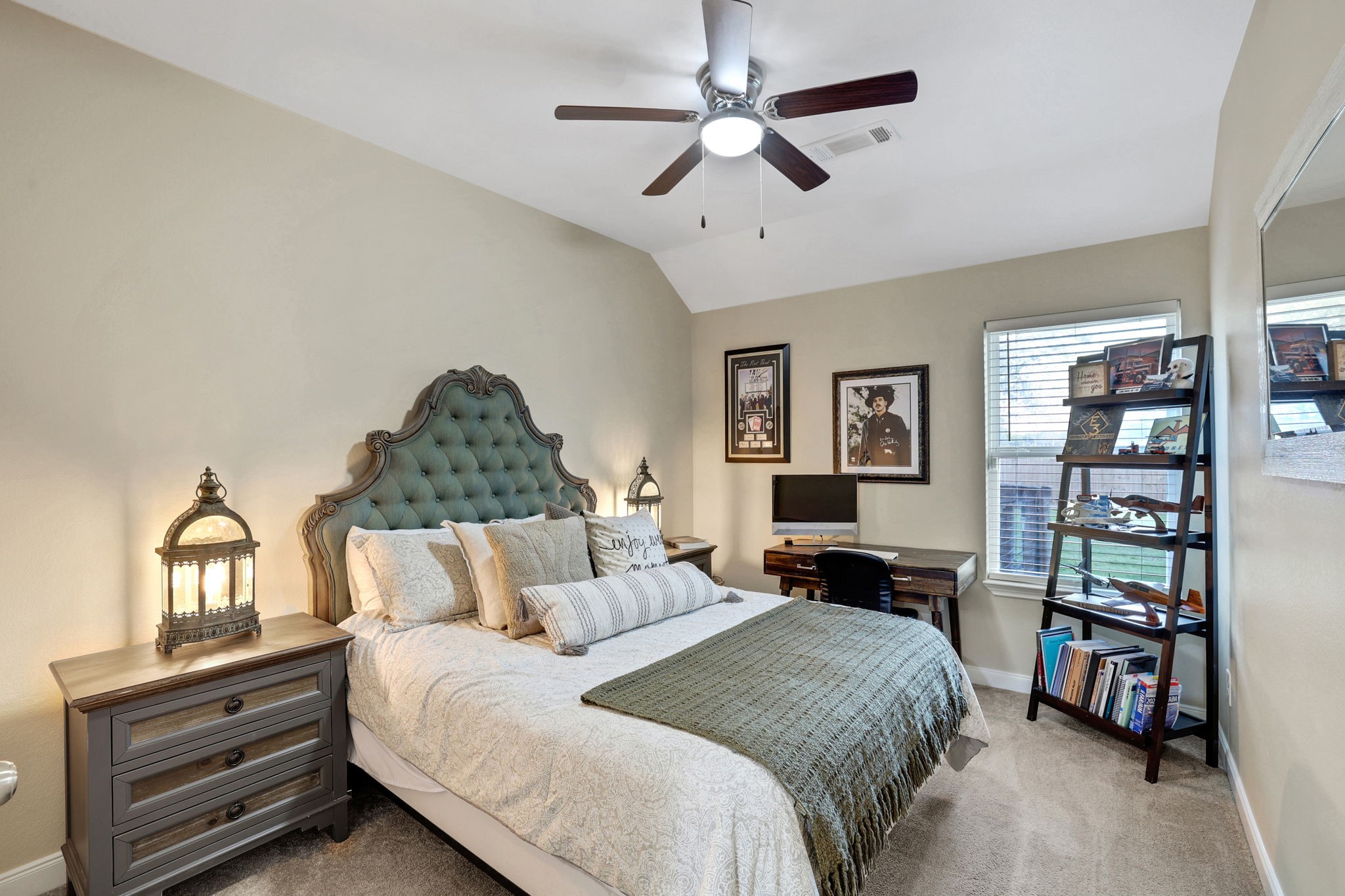 Secondary bedroom