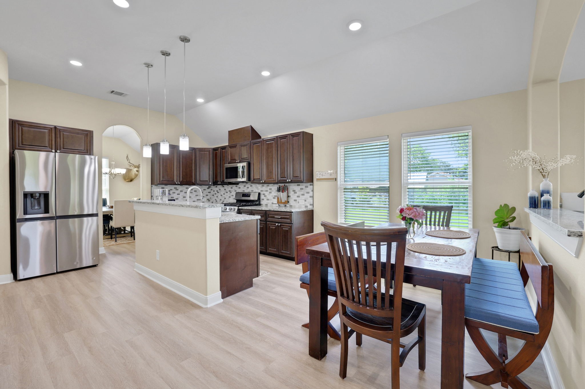 The half wall between the breakfast and family room defines the space well