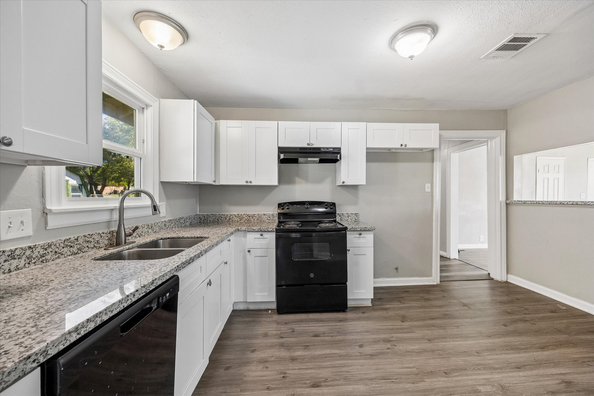 706 15th Street, Hempstead, TX 77445