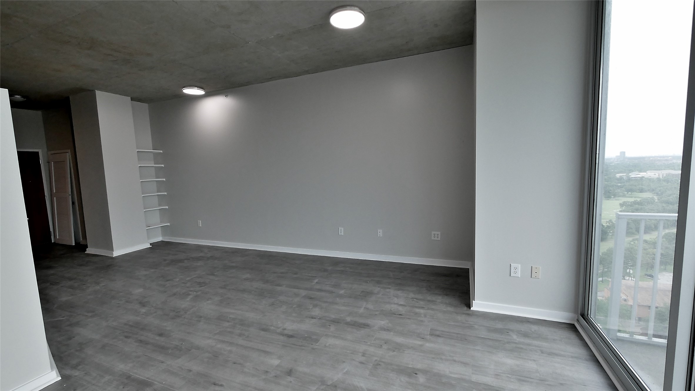 Kitchen and Dinig area.