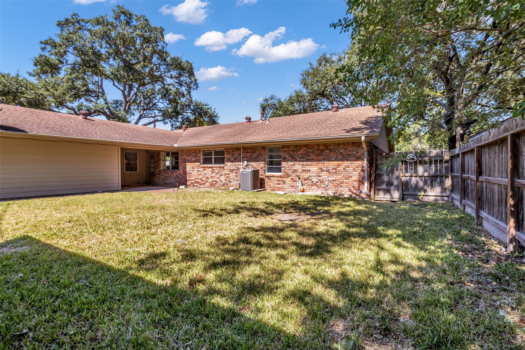 4633 Hummingbird Street, Houston, TX 77035