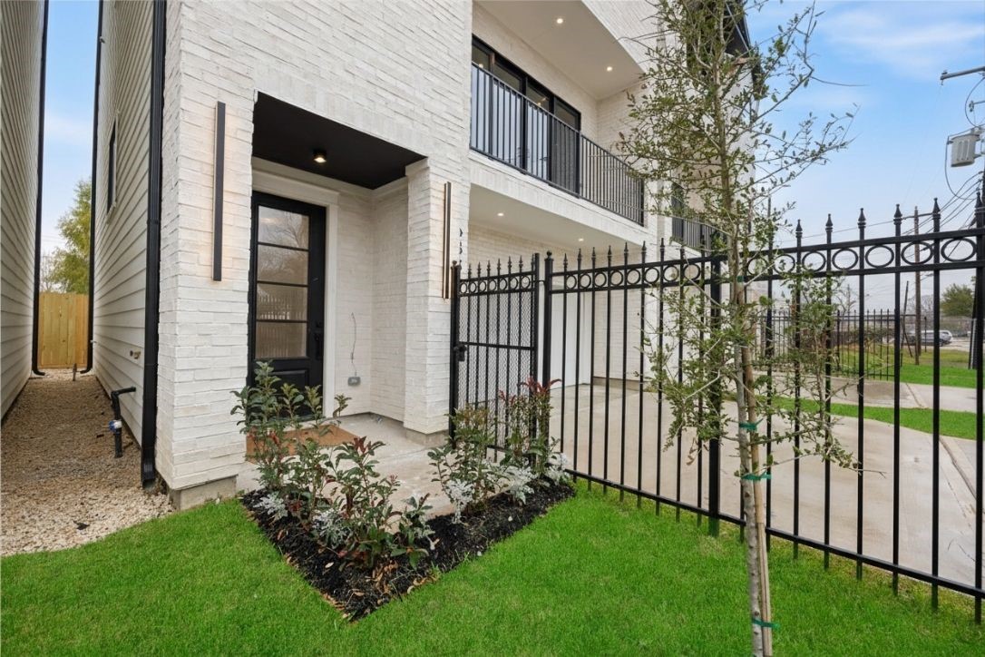 6328 Sidney Street, Houston, TX 77021