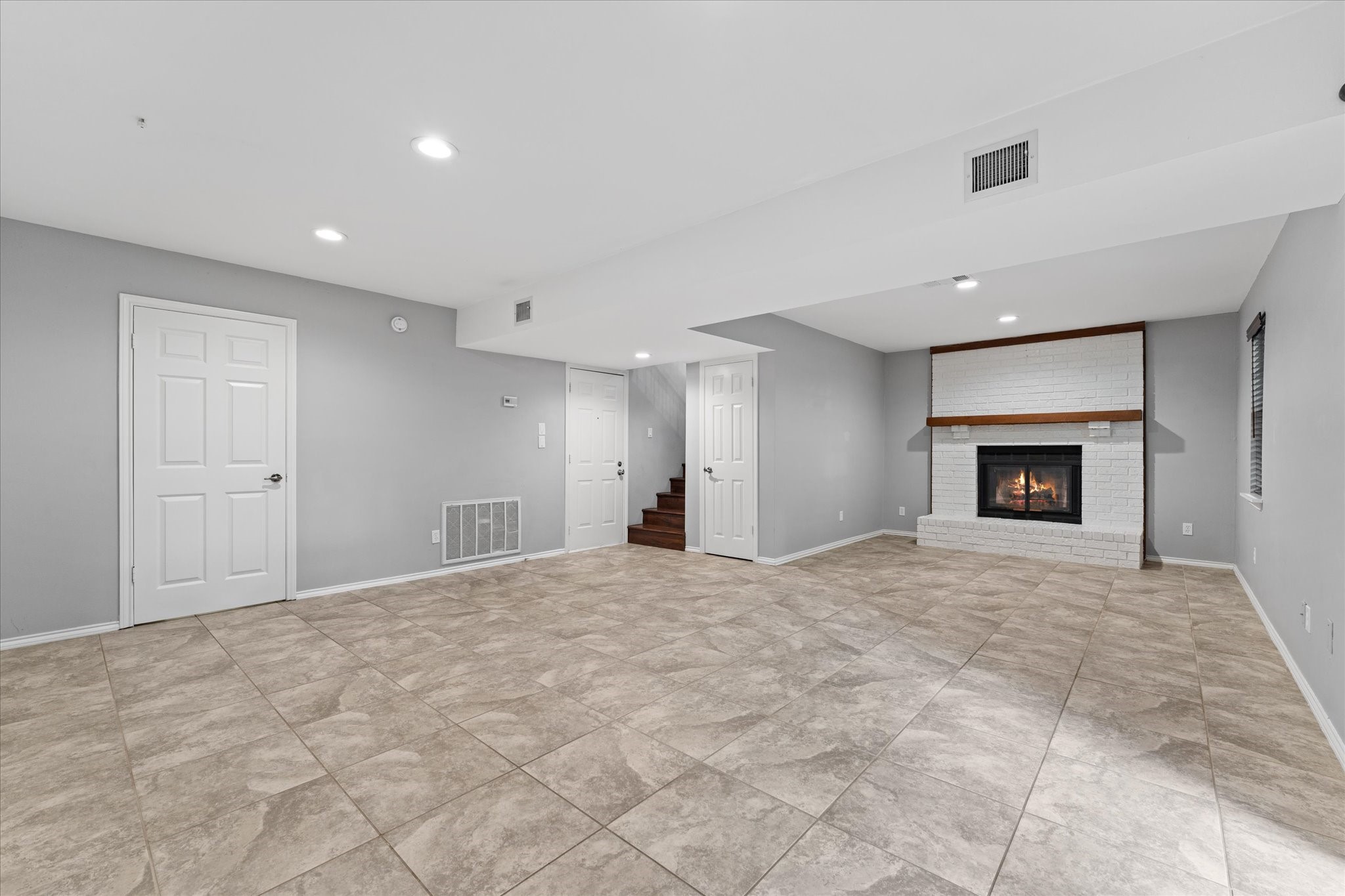 Expansive 1st floor bonus room-so many options!