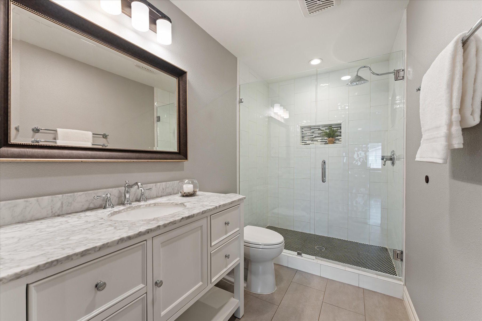 Gorgeous primary bath upgrades incl soft close drawers