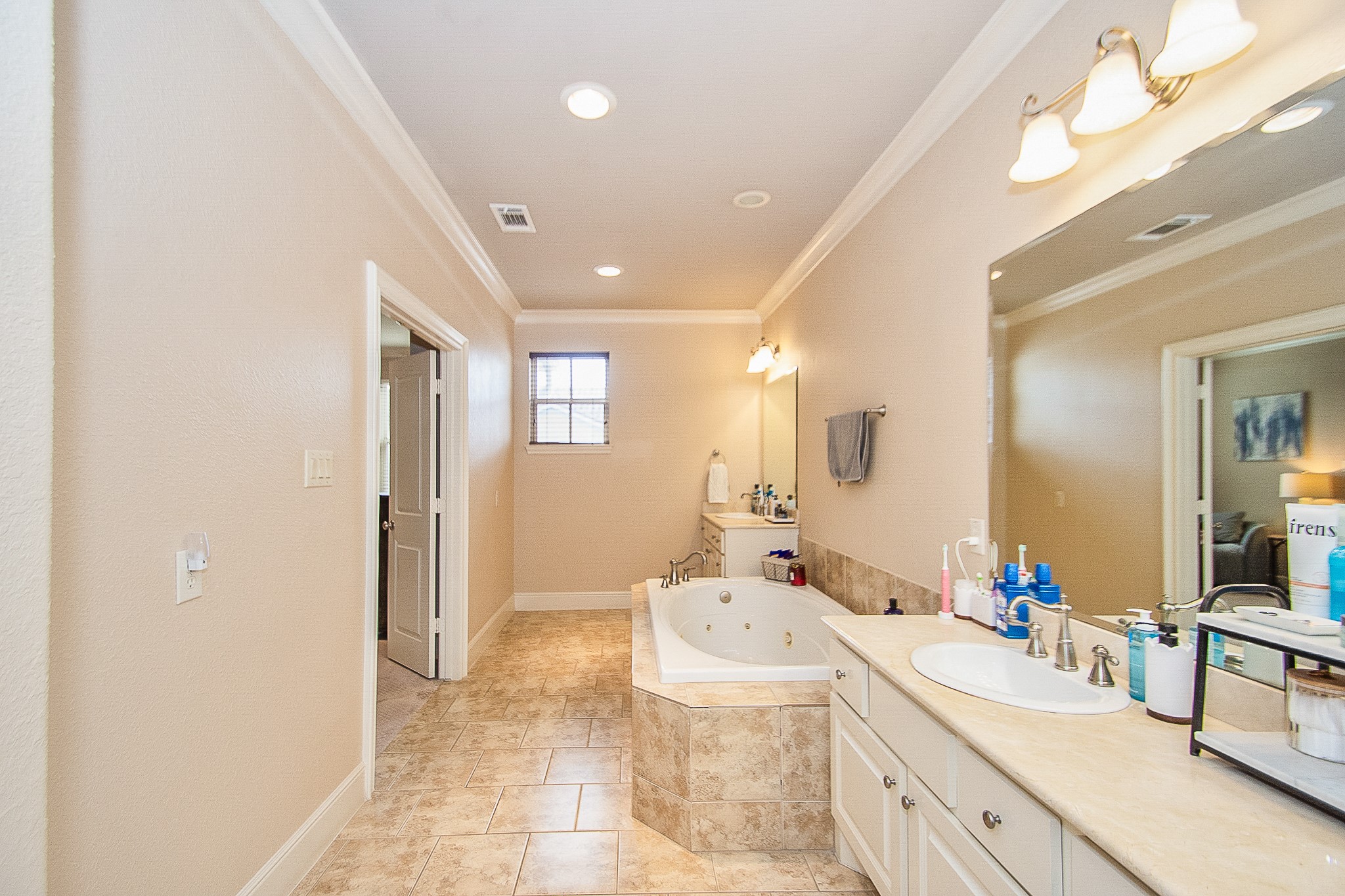 16 Laurelwood Drive, Pasadena, TX 77058