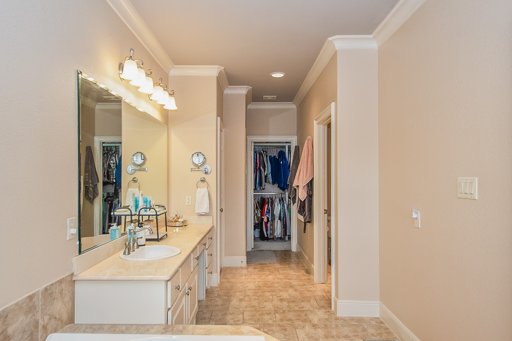 16 Laurelwood Drive, Pasadena, TX 77058