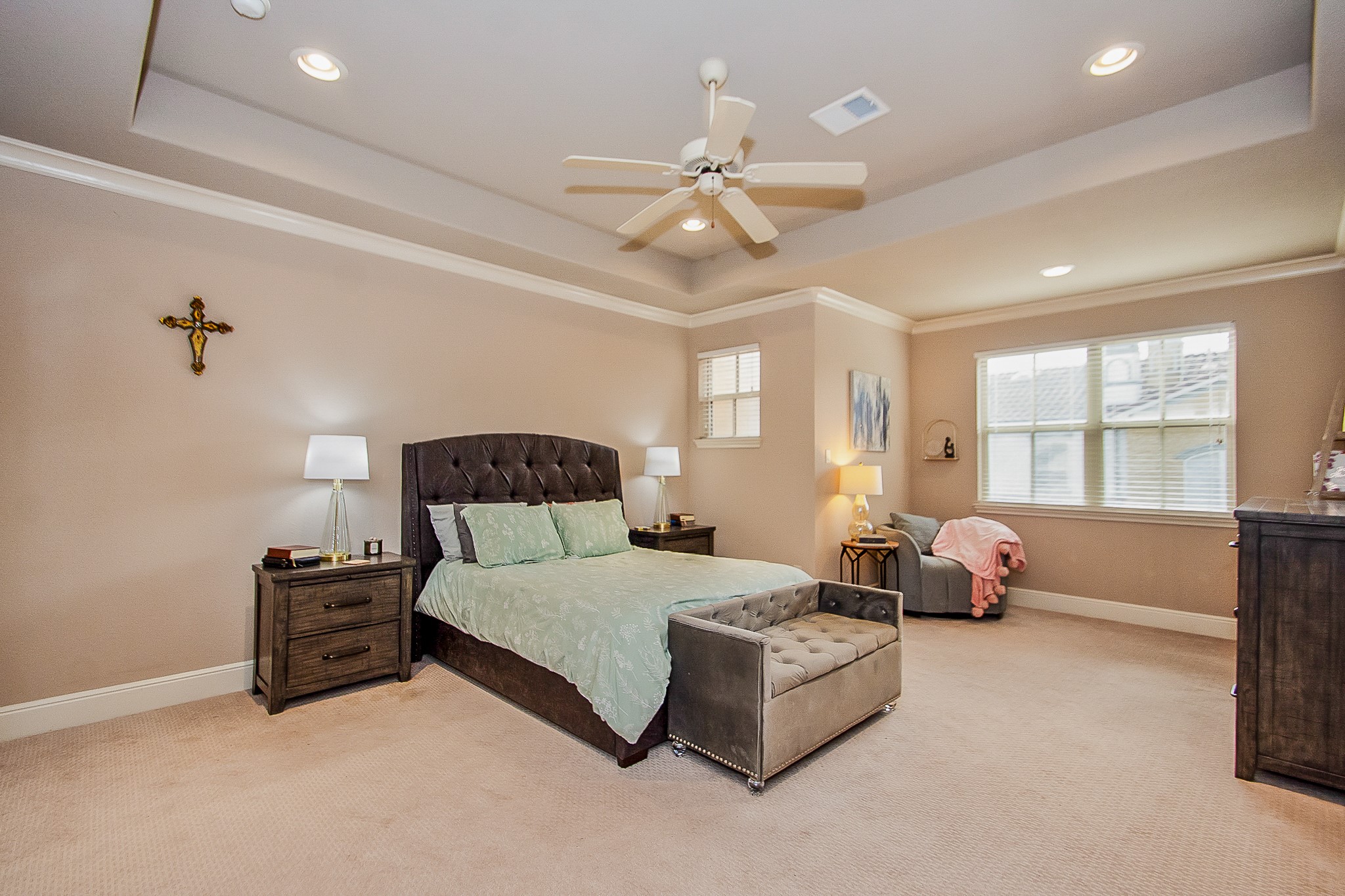 Note the high, tray ceiling with recessed lighting