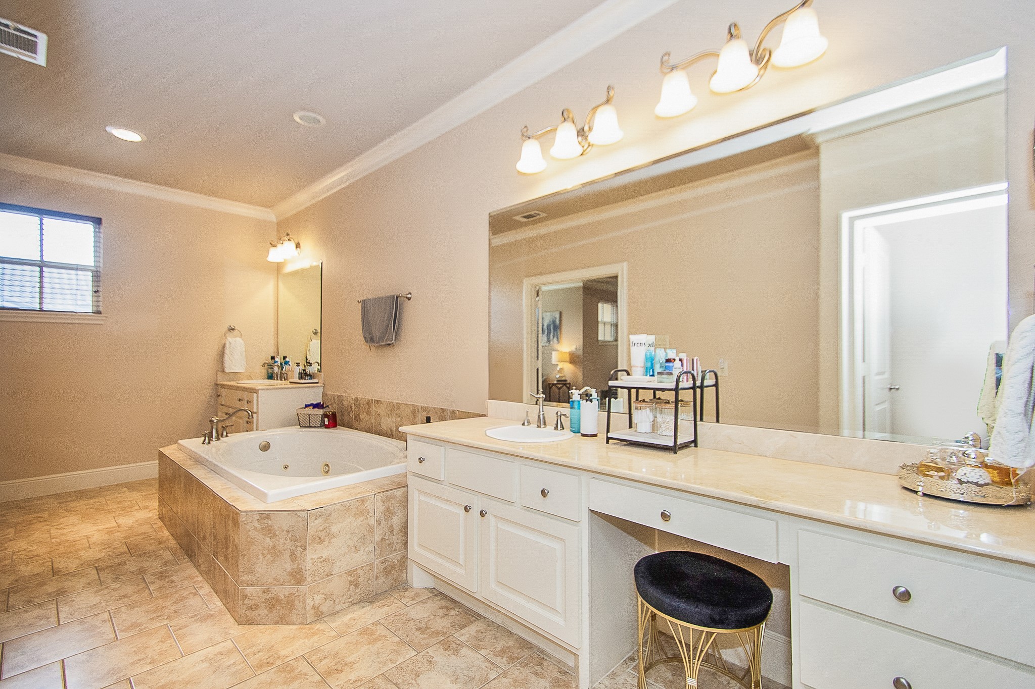 Extended vanity