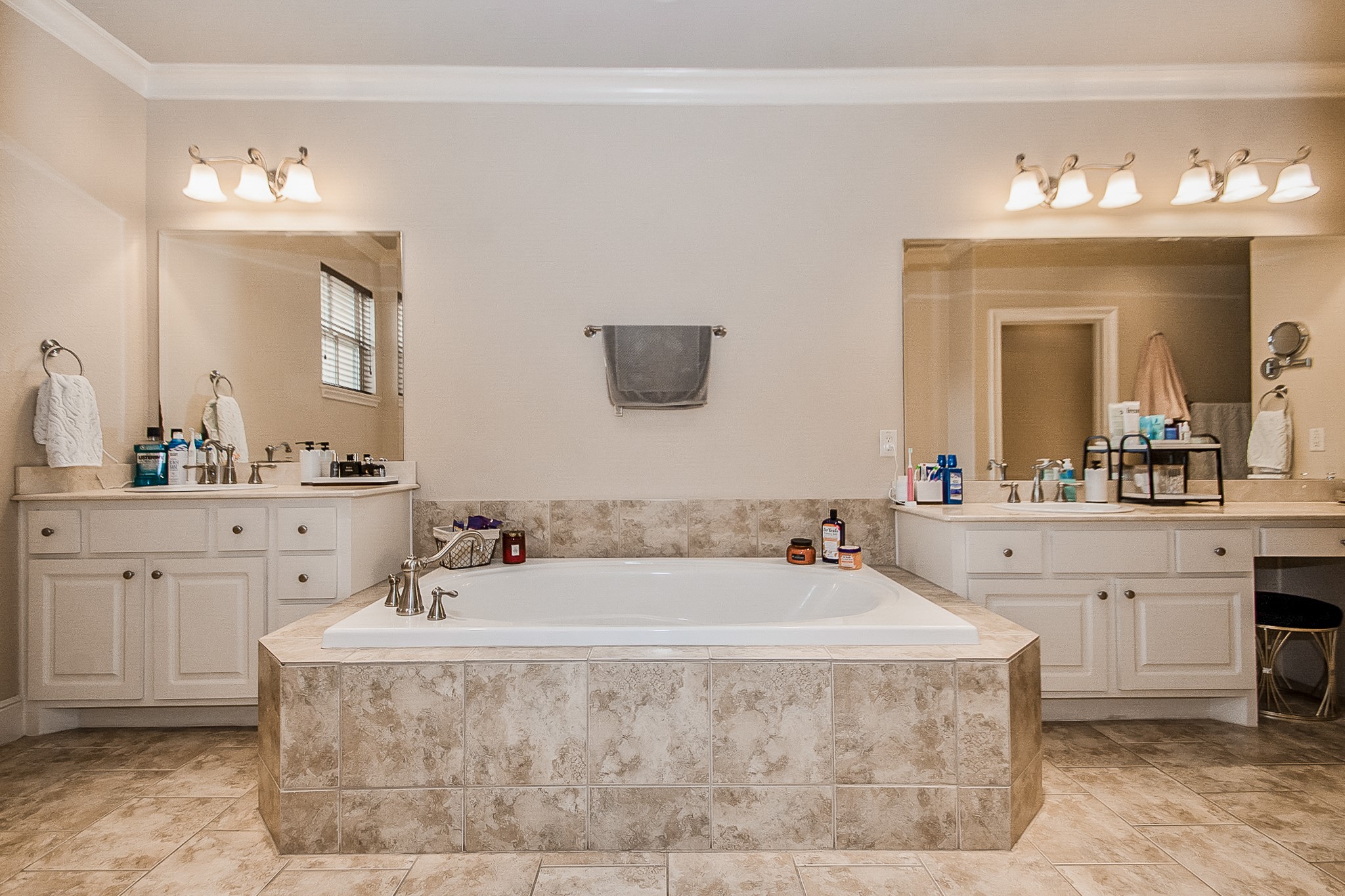 Beautiful Master Bath, with dual vanities and jetted tub