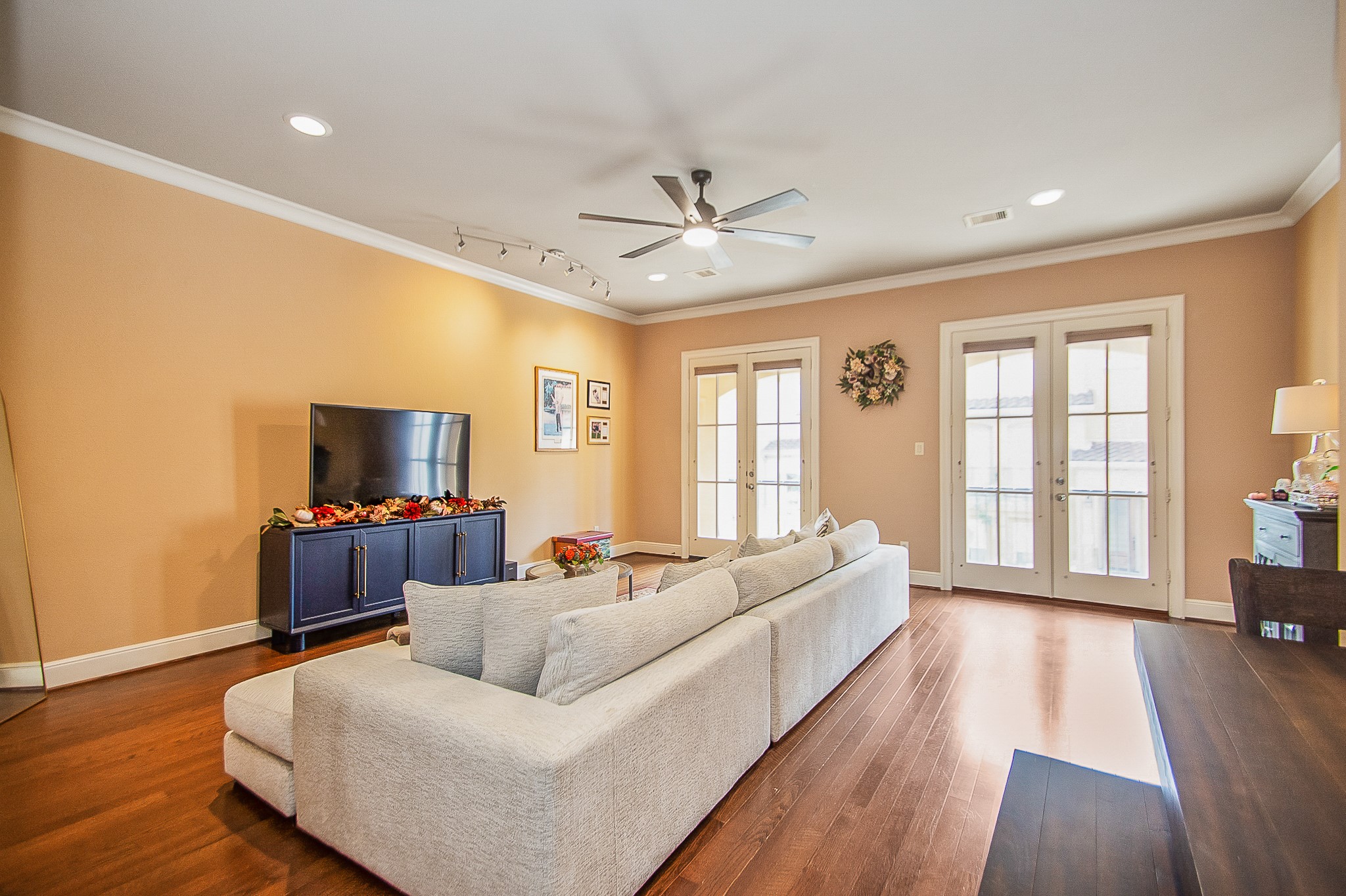 16 Laurelwood Drive, Pasadena, TX 77058