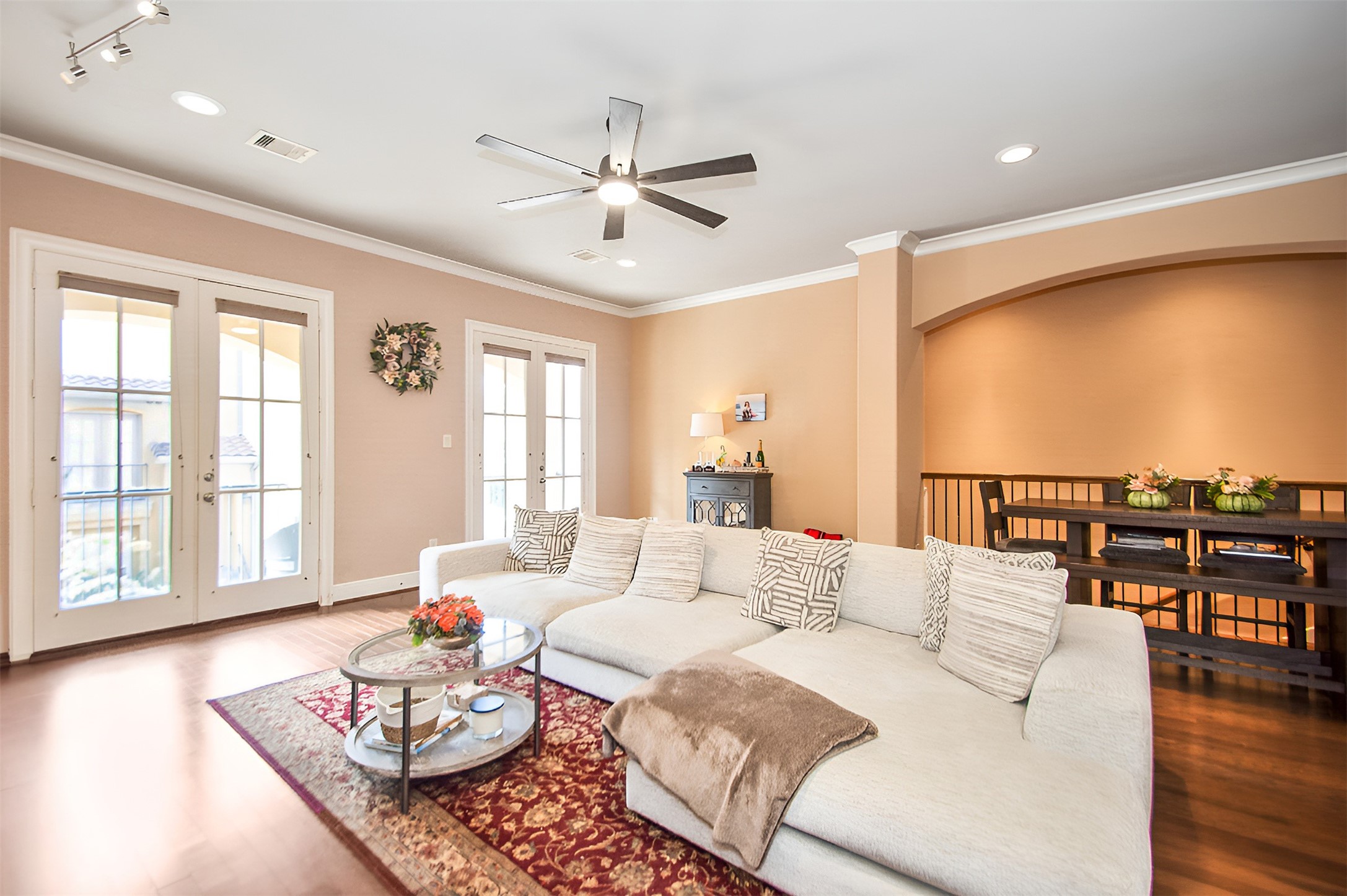 16 Laurelwood Drive, Pasadena, TX 77058