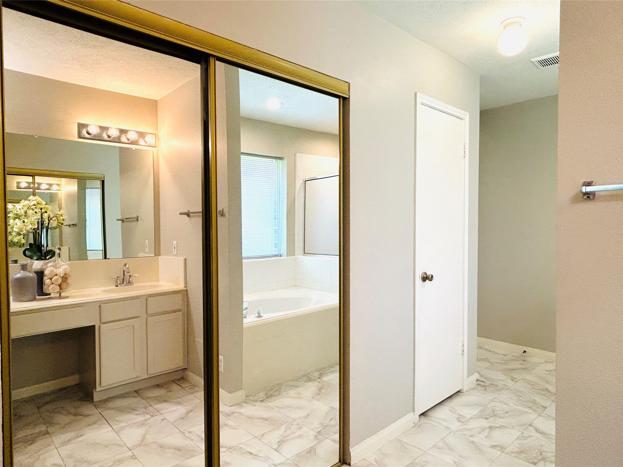 1404 Helmsley Drive, Rosenberg, TX 77471