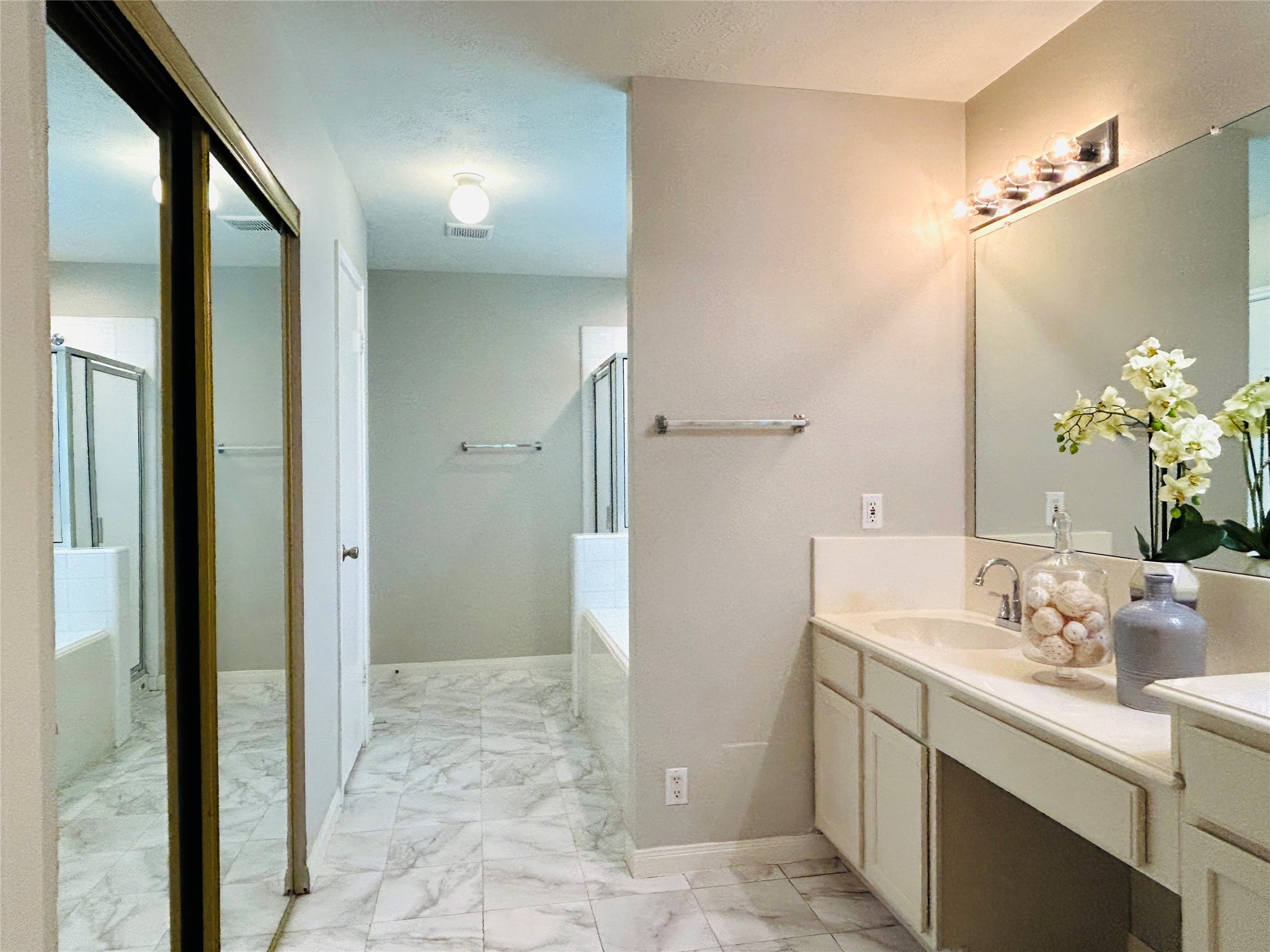 1404 Helmsley Drive, Rosenberg, TX 77471