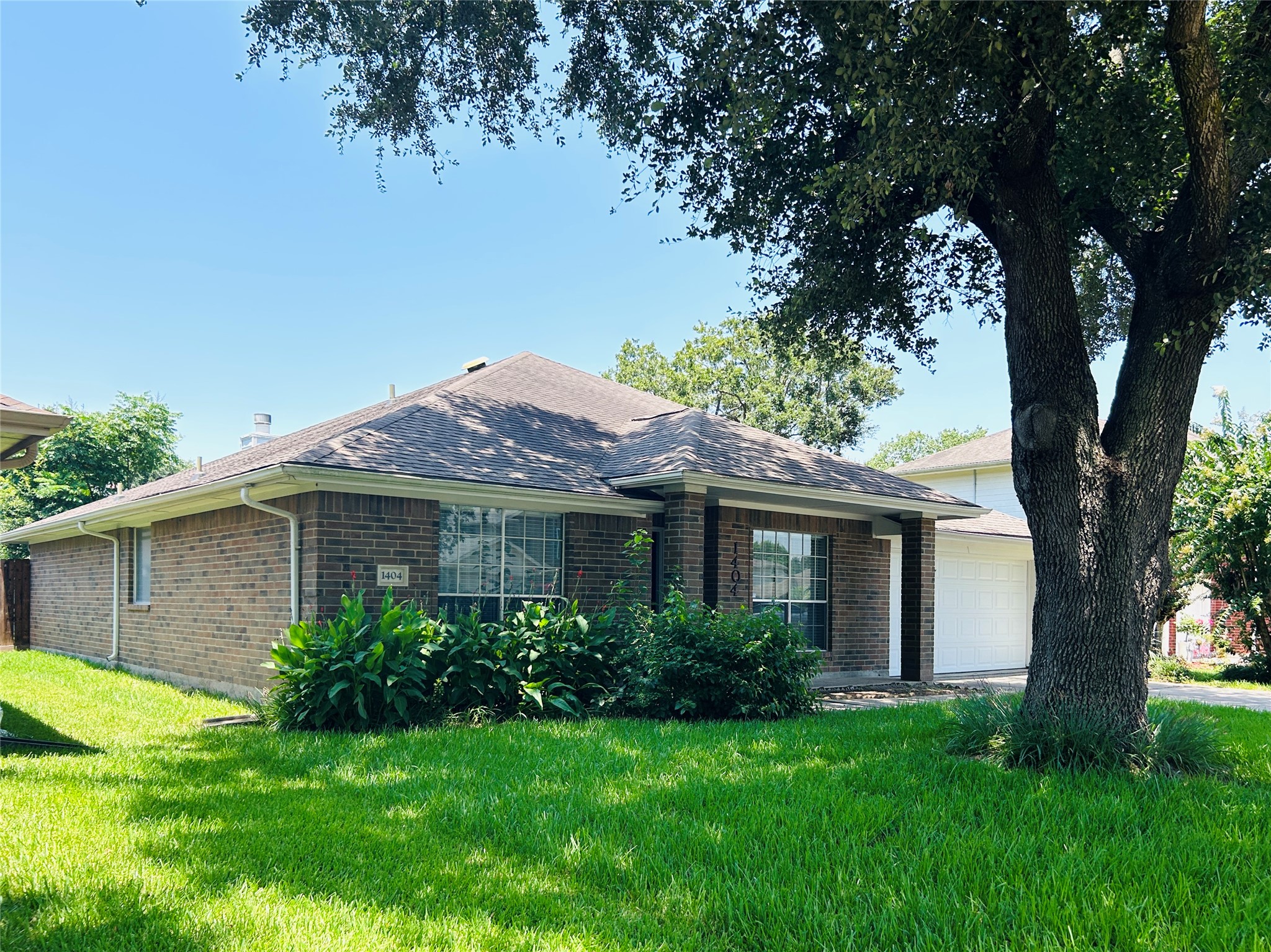 1404 Helmsley Drive, Rosenberg, TX 77471