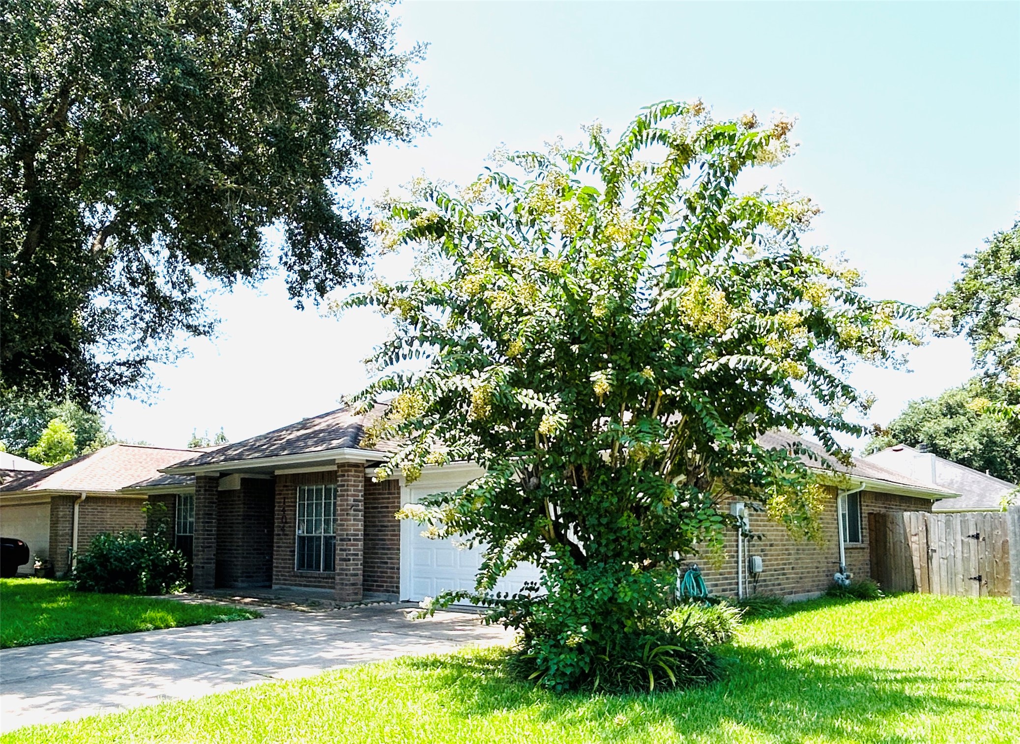 1404 Helmsley Drive, Rosenberg, TX 77471