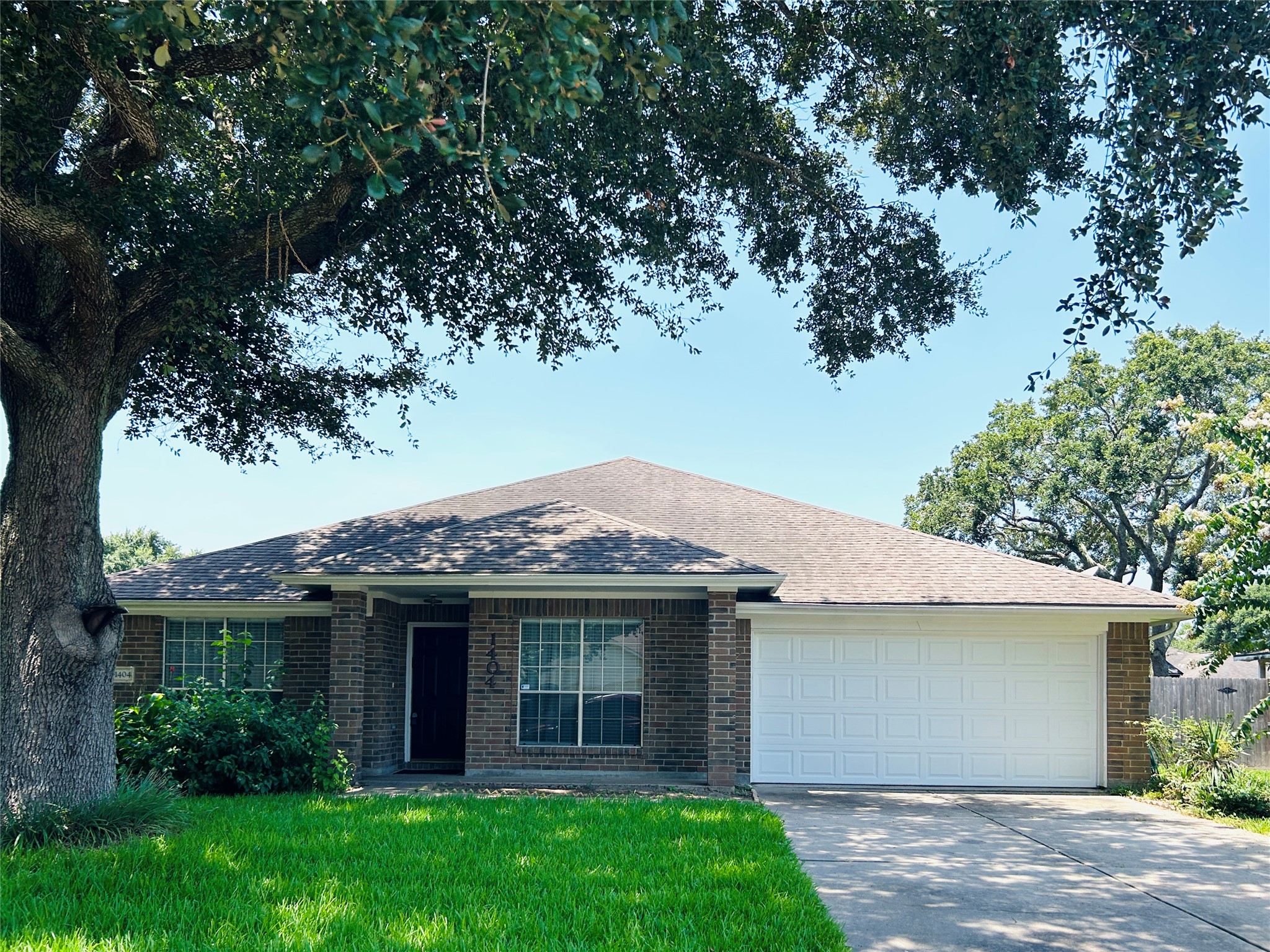 1404 Helmsley Drive, Rosenberg, TX 77471