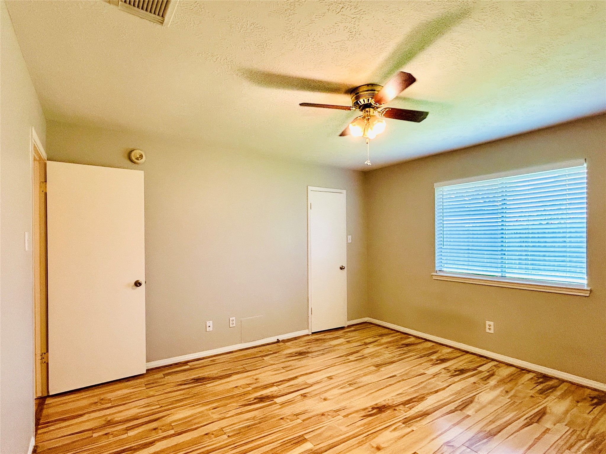 1404 Helmsley Drive, Rosenberg, TX 77471