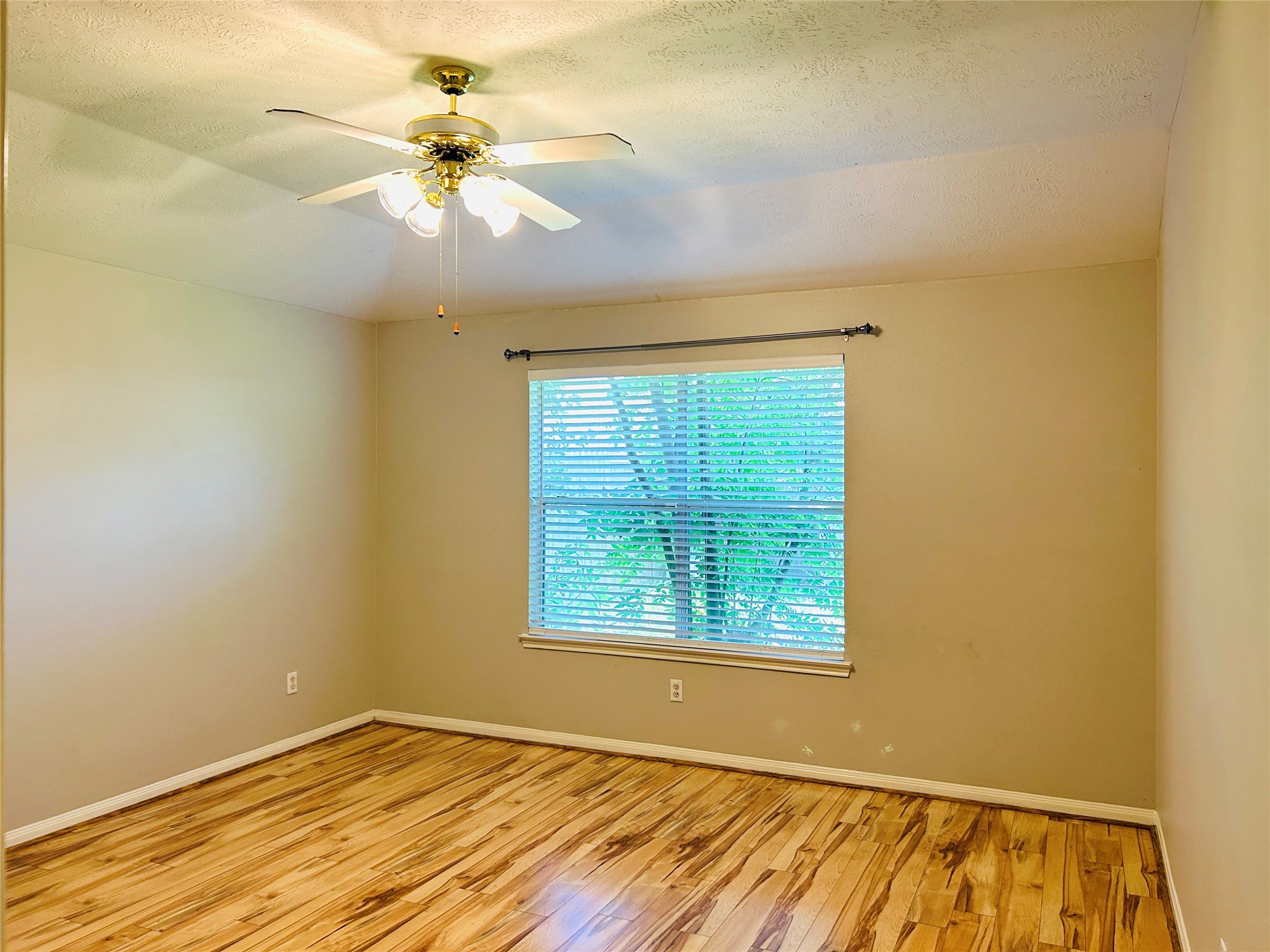 1404 Helmsley Drive, Rosenberg, TX 77471