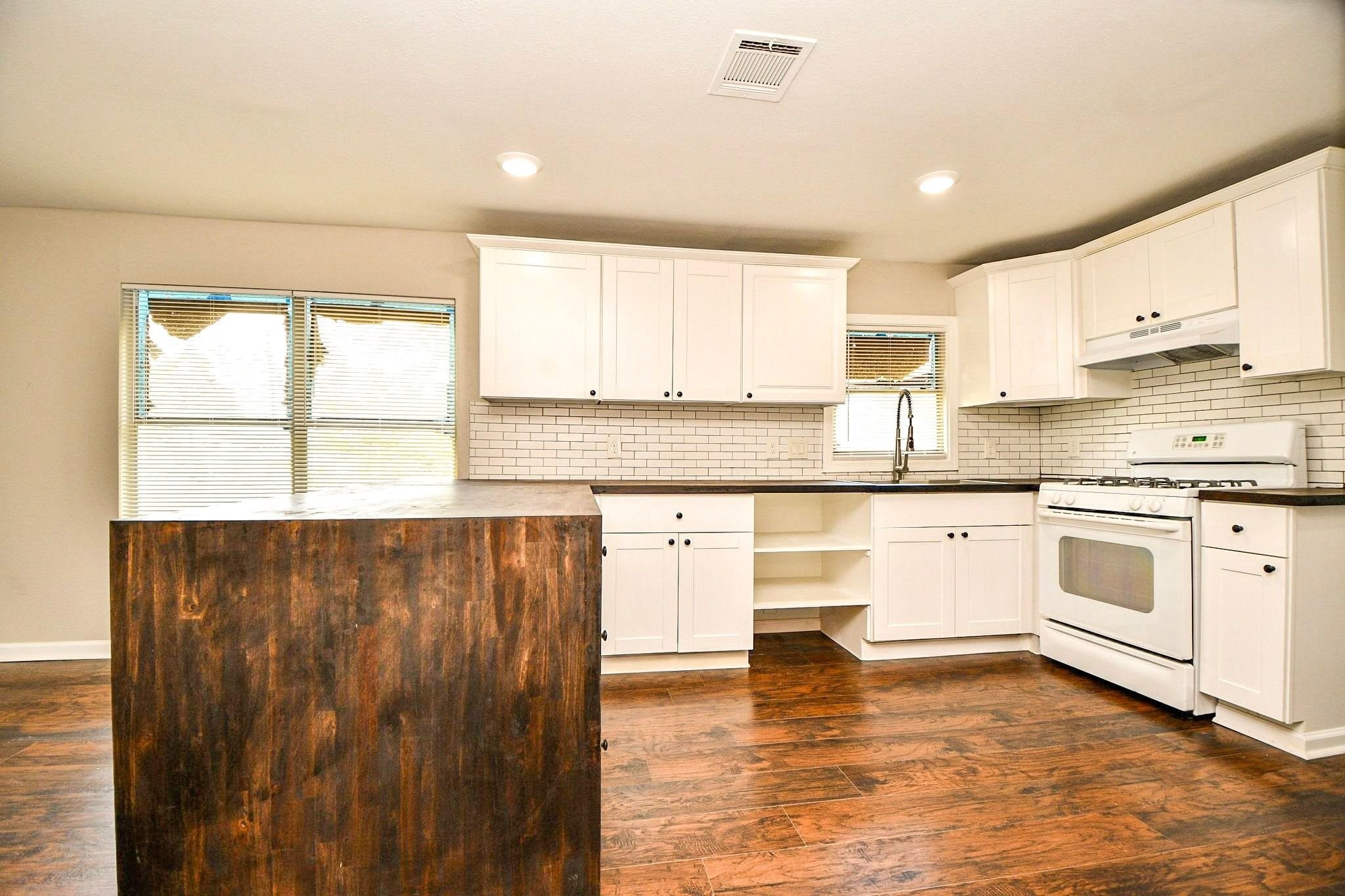 3642 Easy Street, Houston, TX 77026