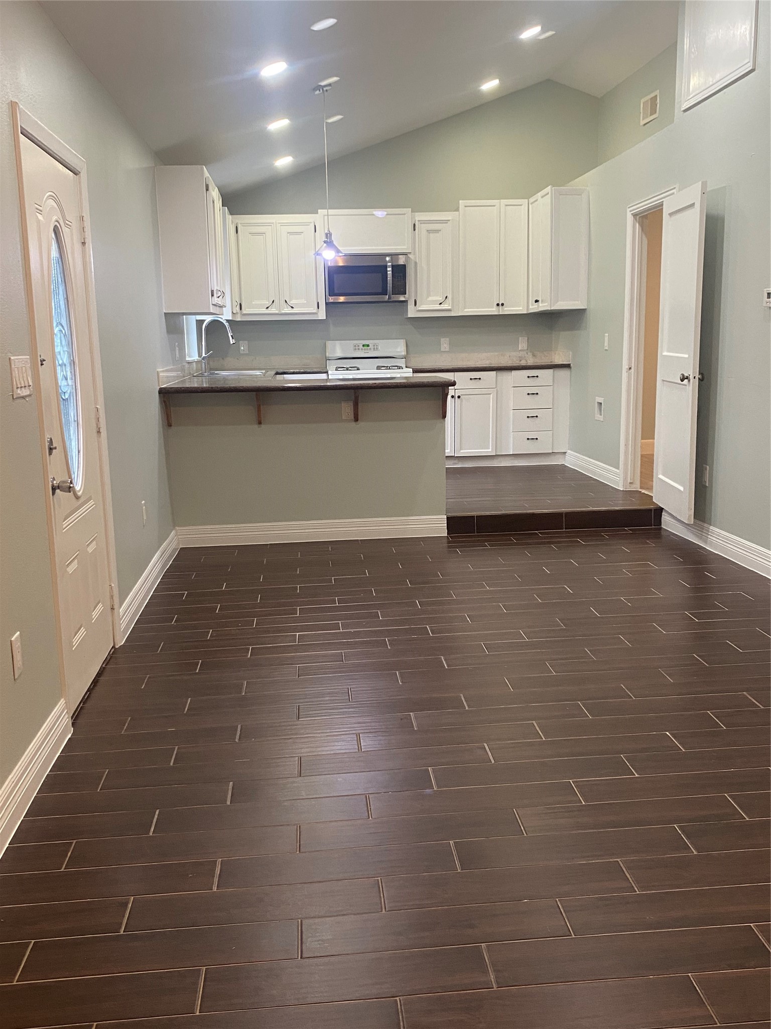 7 Dowling Street, #B, La Marque, TX 77568