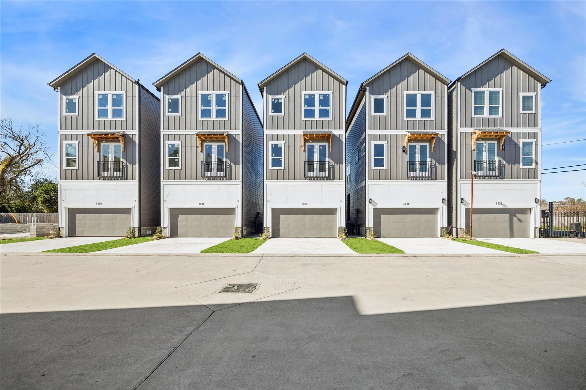 5612 Azores, Houston, TX 77091 5612 Azores, Houston, TX 77091