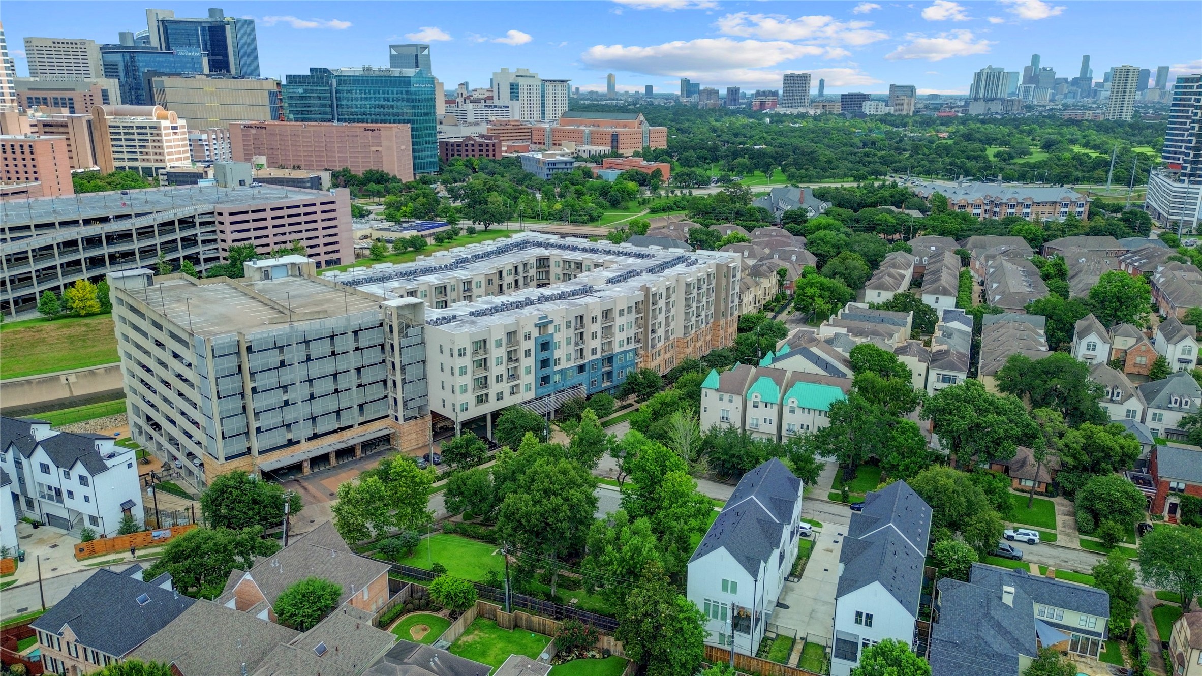 Another aerial shot showing the proximity of the Lauderdale homes to the Med Center (left), Hermann Park (dark and bright green), and Downtown (back-right).