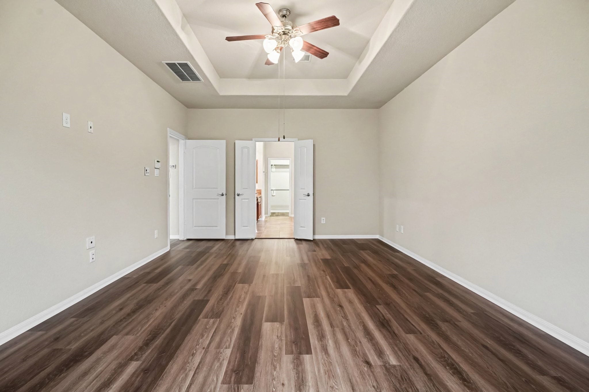 Spacious and ready for new tenants to make it their own!