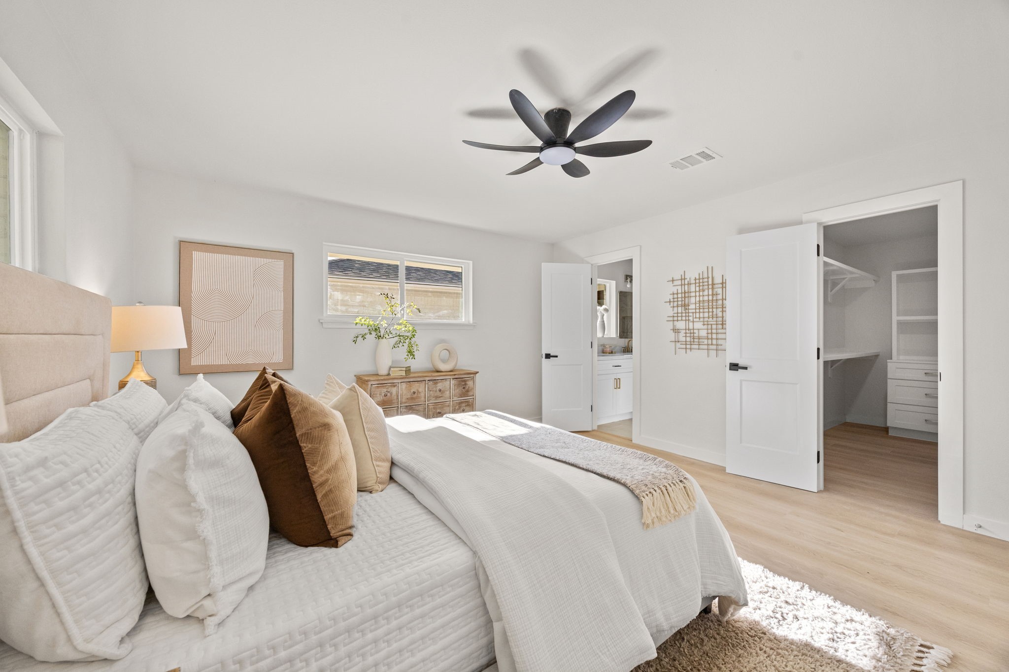 Primary room features ensuite and 2 separate closets