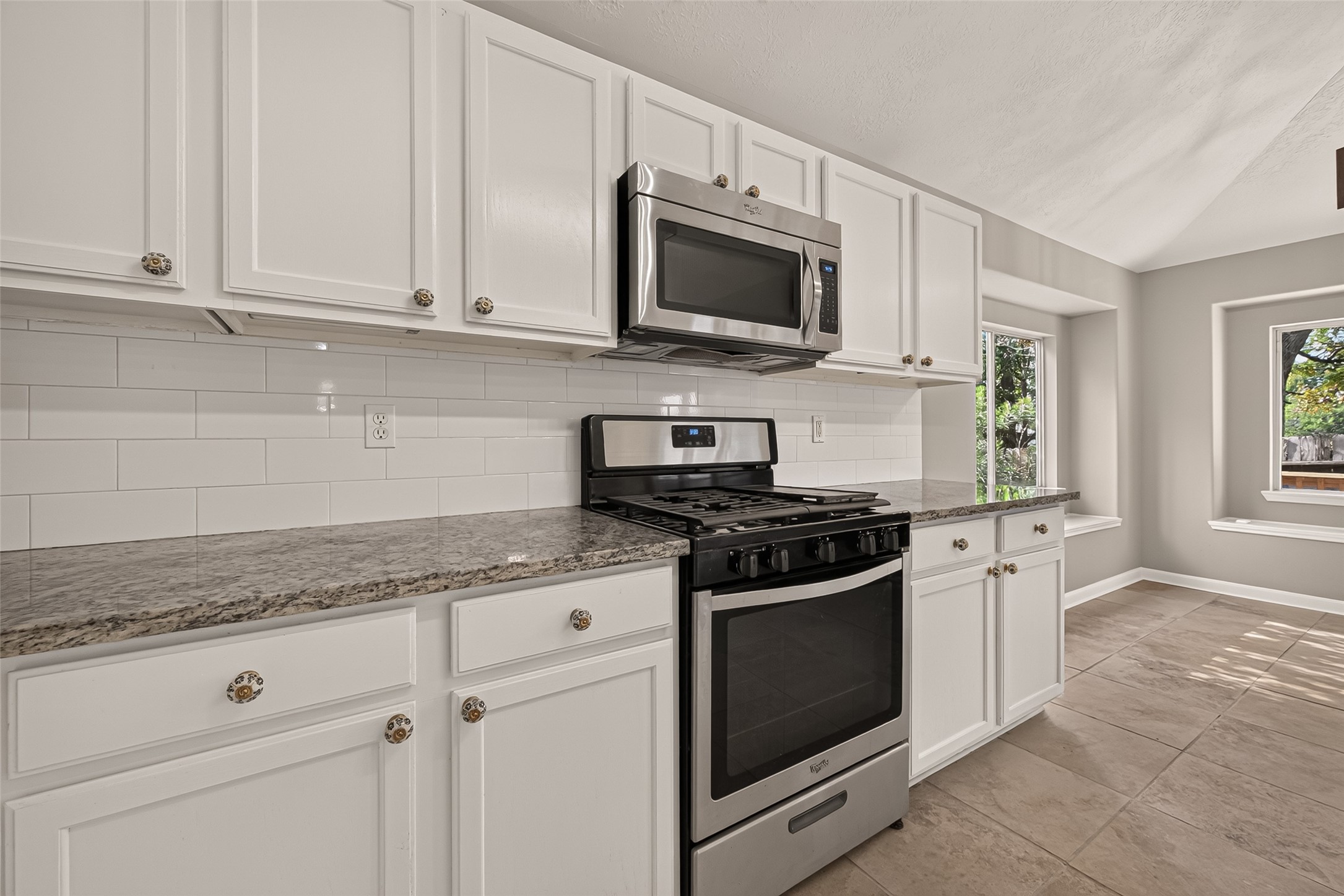 9230 Hidden Lake E, Magnolia, TX 77354