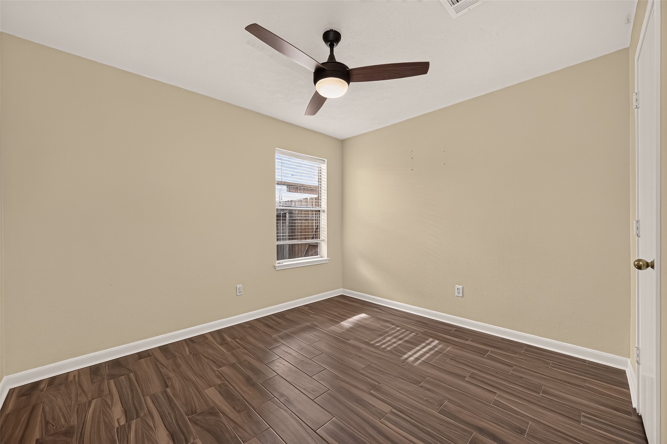 9230 Hidden Lake E, Magnolia, TX 77354