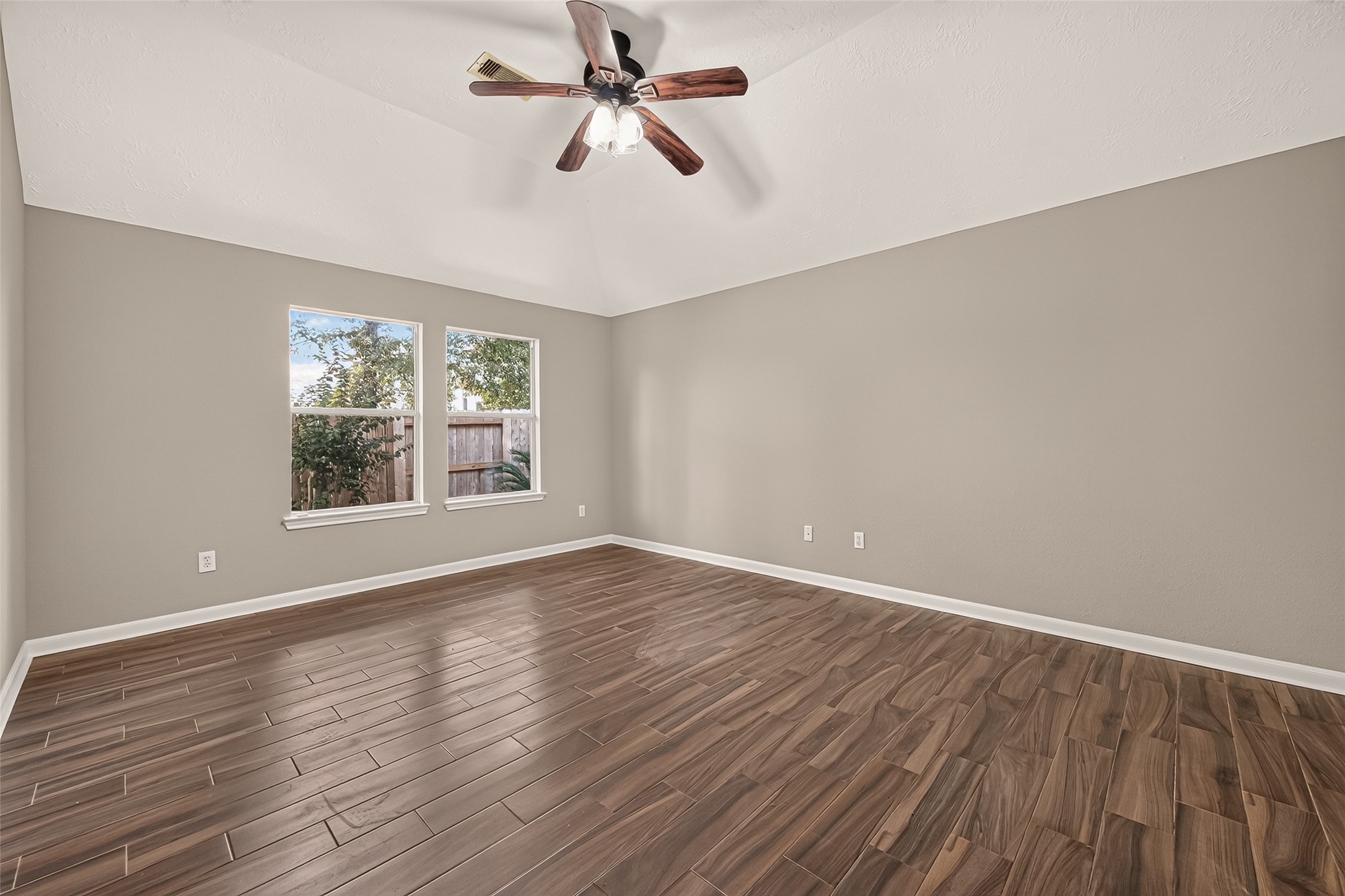9230 Hidden Lake E, Magnolia, TX 77354