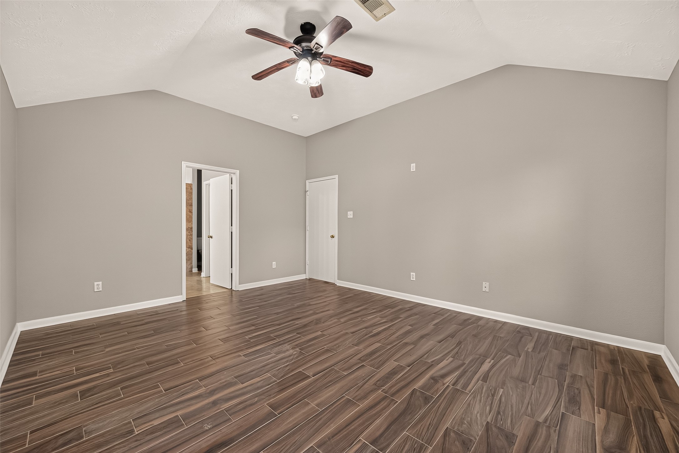 9230 Hidden Lake E, Magnolia, TX 77354