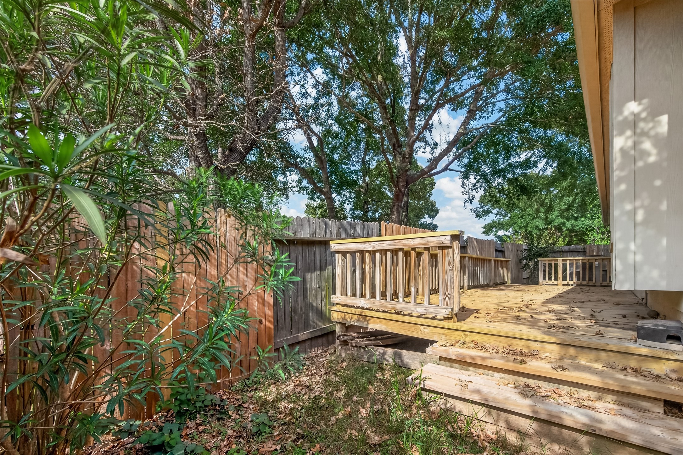 9230 Hidden Lake E, Magnolia, TX 77354