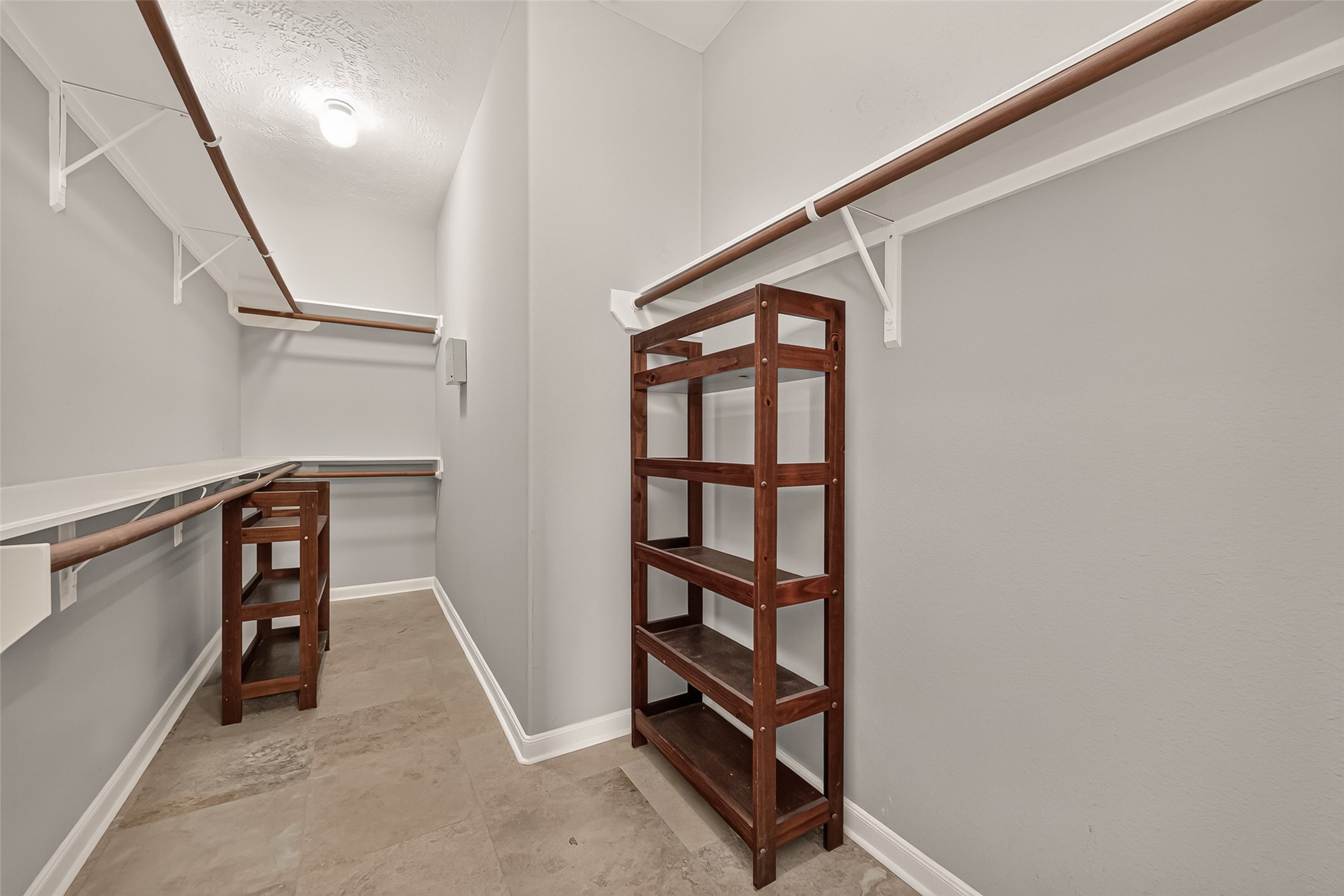 9230 Hidden Lake E, Magnolia, TX 77354