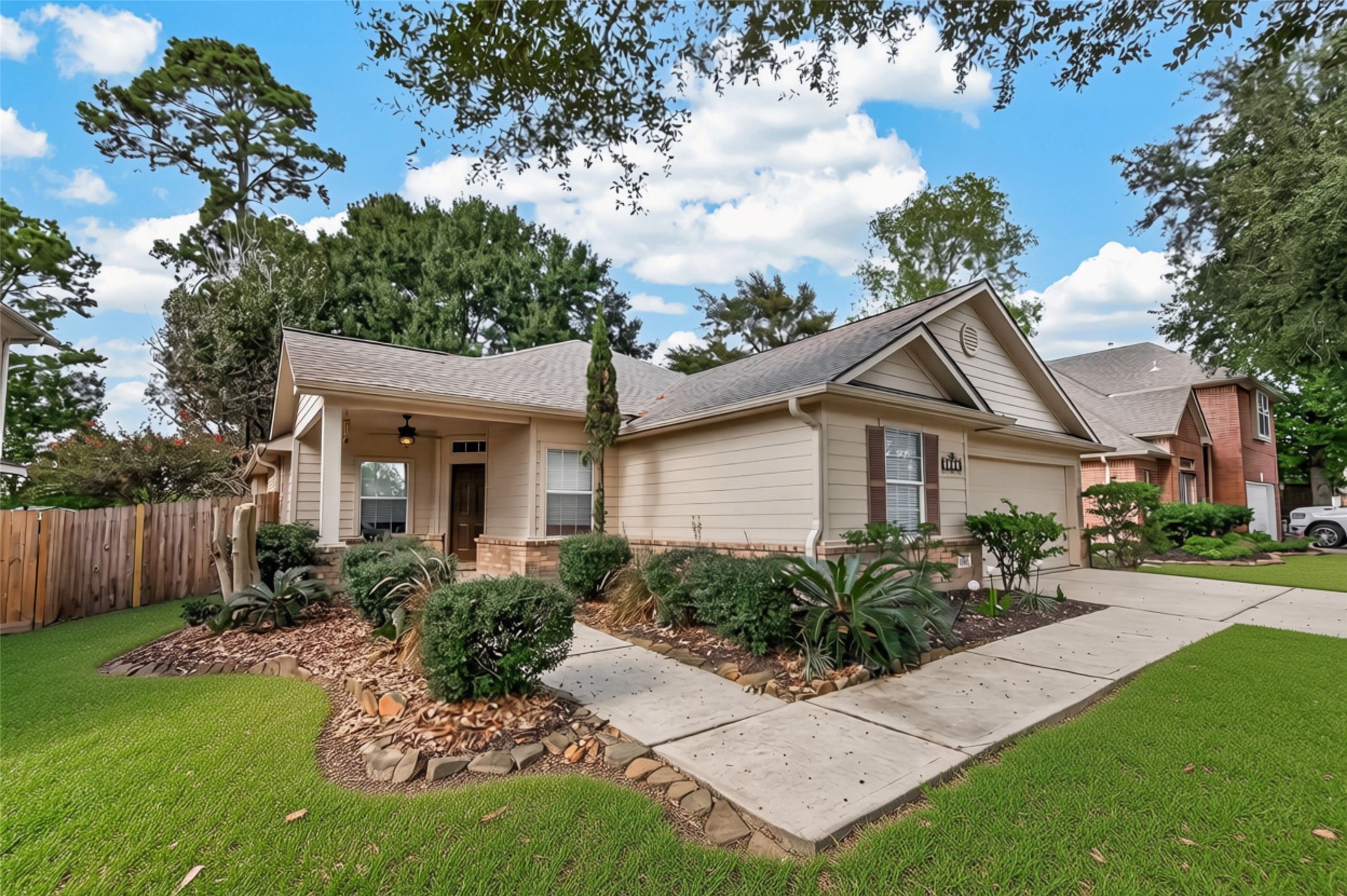 9230 Hidden Lake E, Magnolia, TX 77354