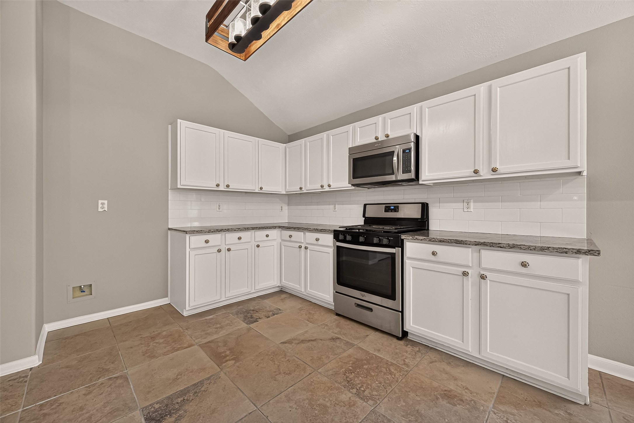 9230 Hidden Lake E, Magnolia, TX 77354