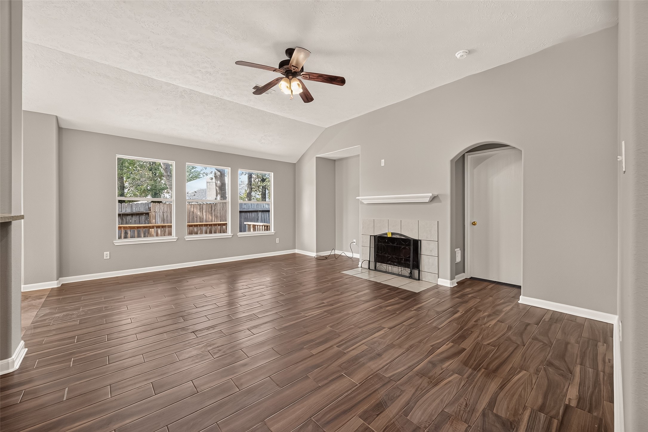 9230 Hidden Lake E, Magnolia, TX 77354